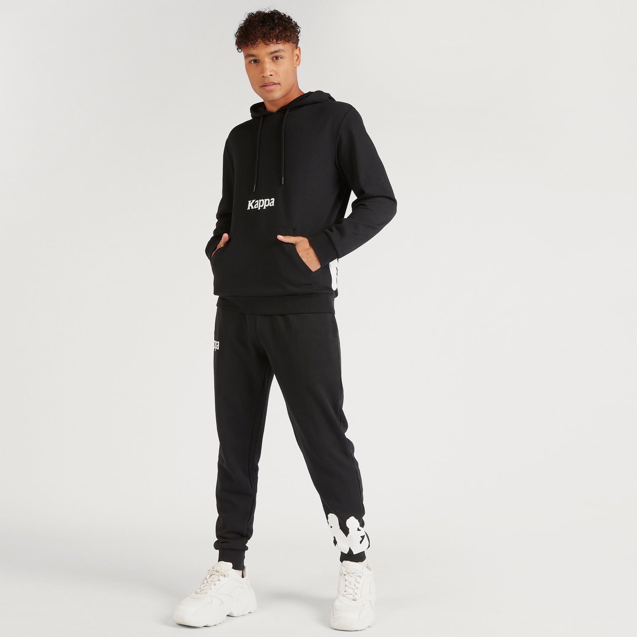 سويت شيرت بقبعة وأكمام طويلة وطبعات كابا-men-winterwear-hoodiesandsweatshirts-image-2