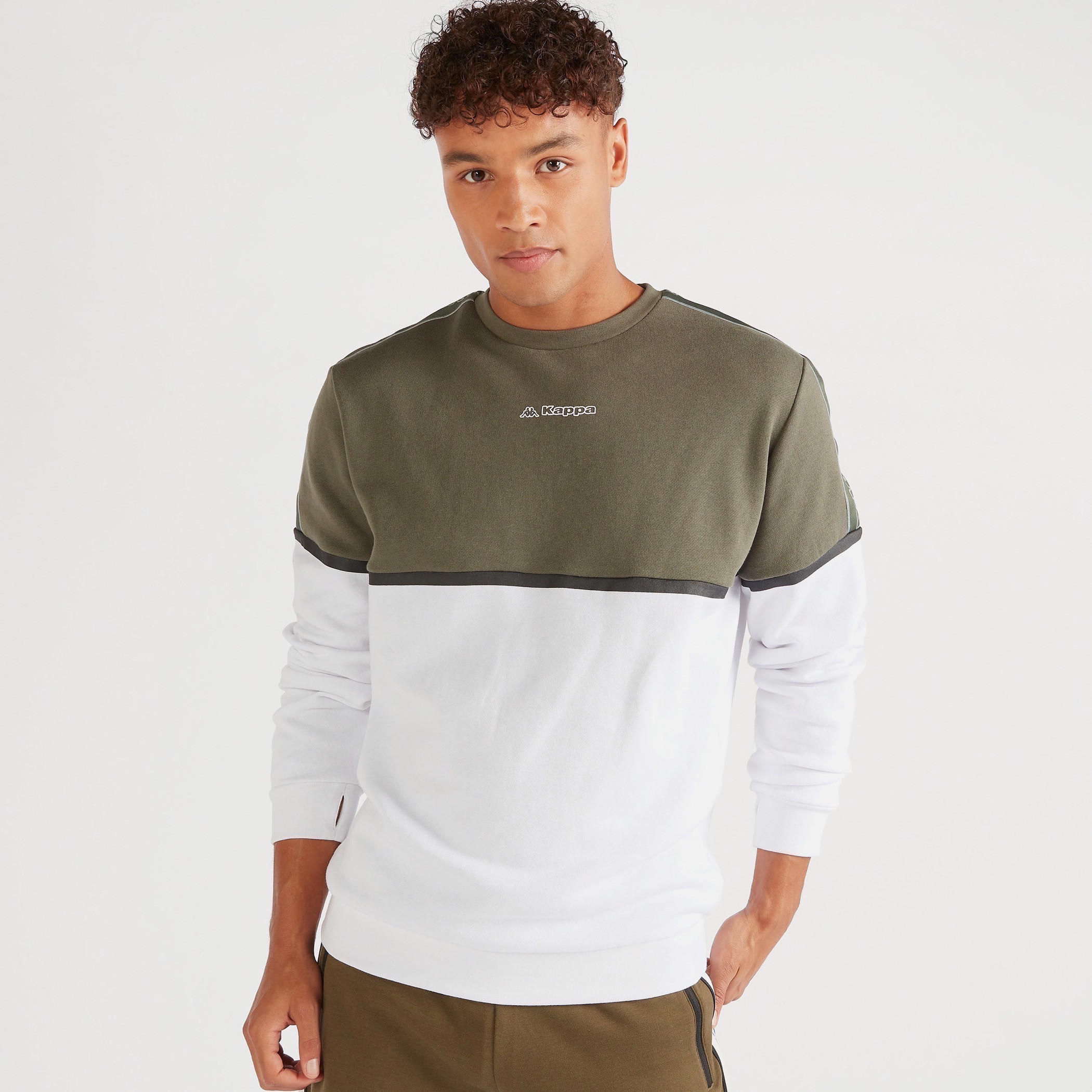 سويت شيرت بياقة ضيّقة وأكمام طويلة وطبعات من كابا-men-winterwear-hoodiesandsweatshirts-image-1