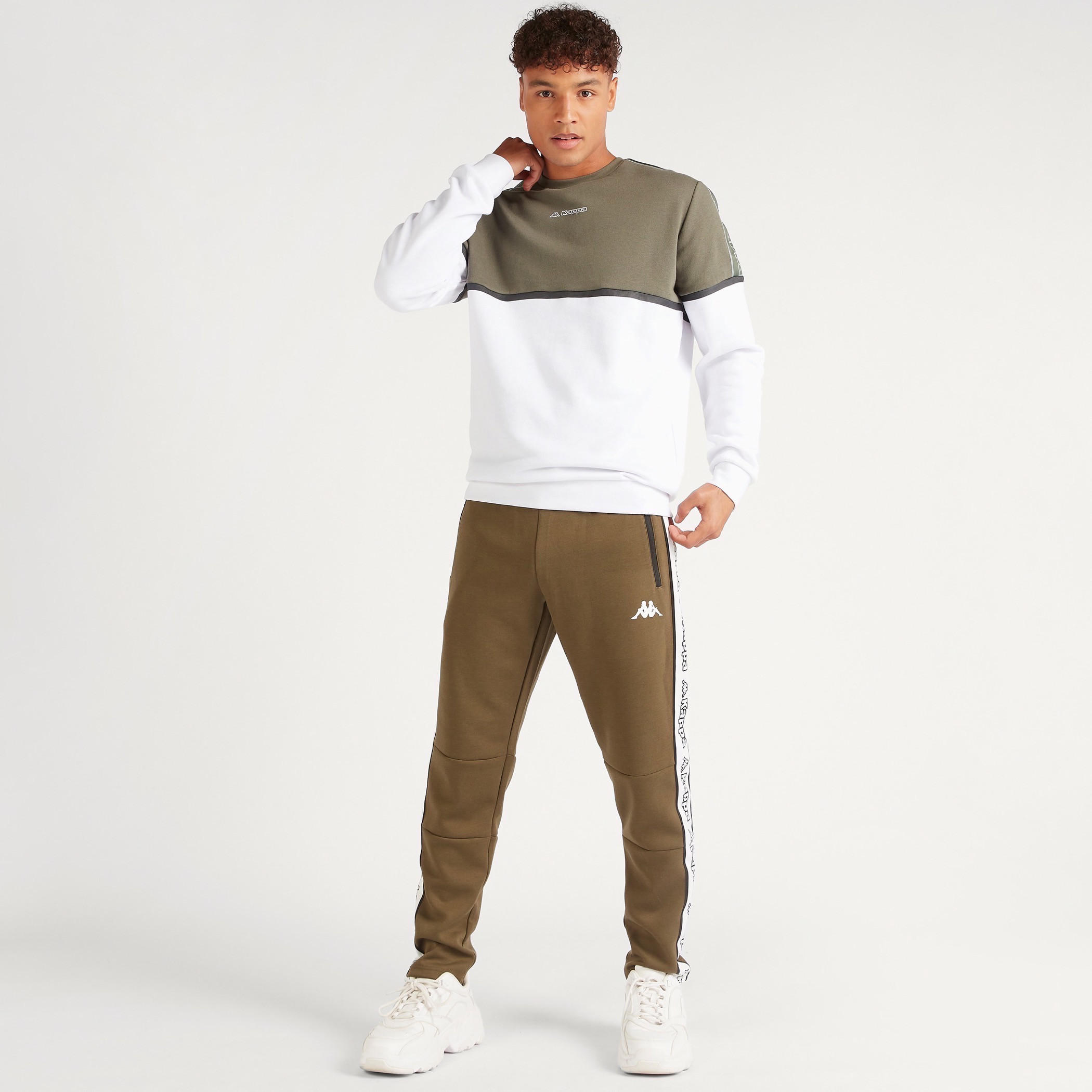 سويت شيرت بياقة ضيّقة وأكمام طويلة وطبعات من كابا-men-winterwear-hoodiesandsweatshirts-image-2