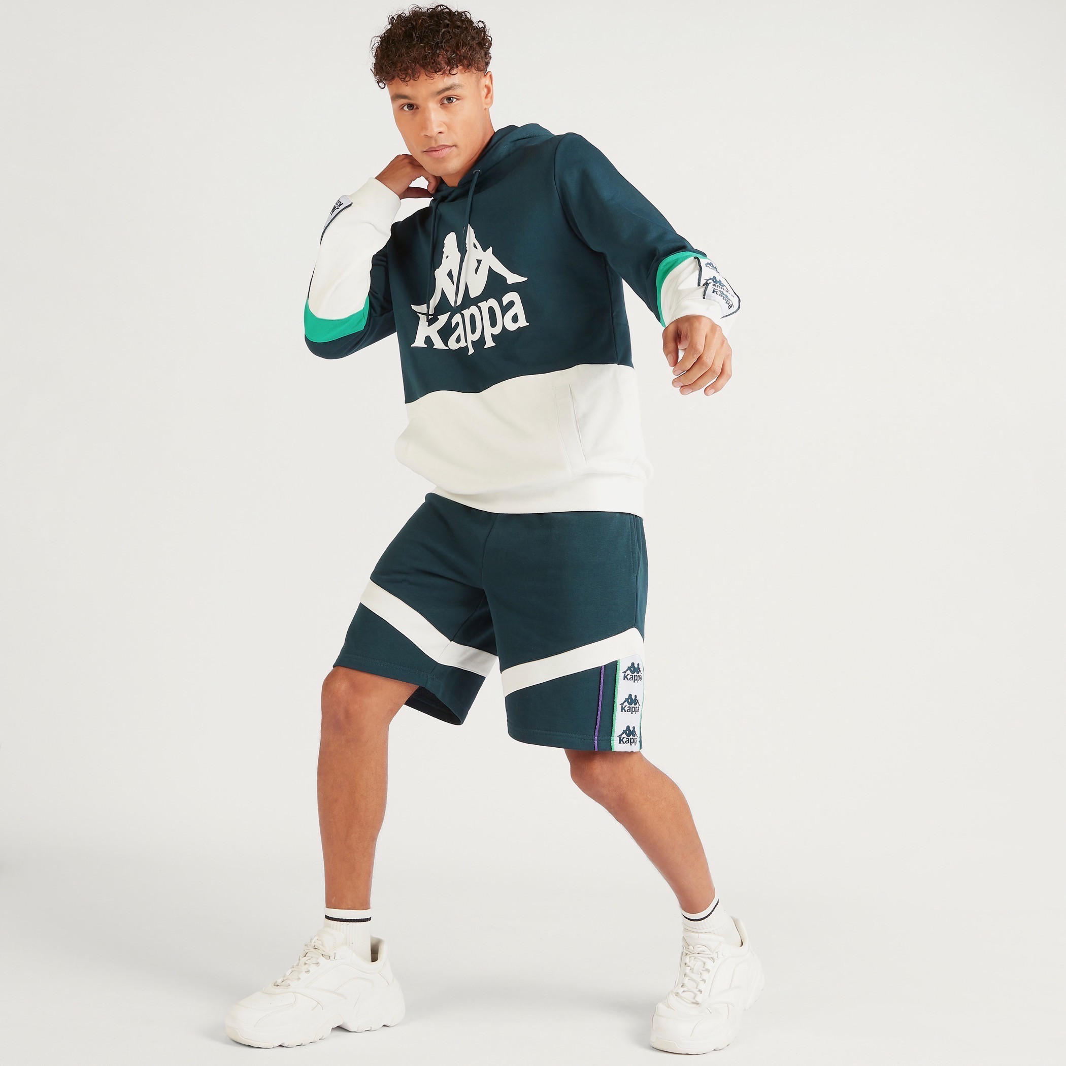 شورت بطبعات وخصر مطاطي من كابا-men-clothing-sportswearandactivewear-bottoms-image-2