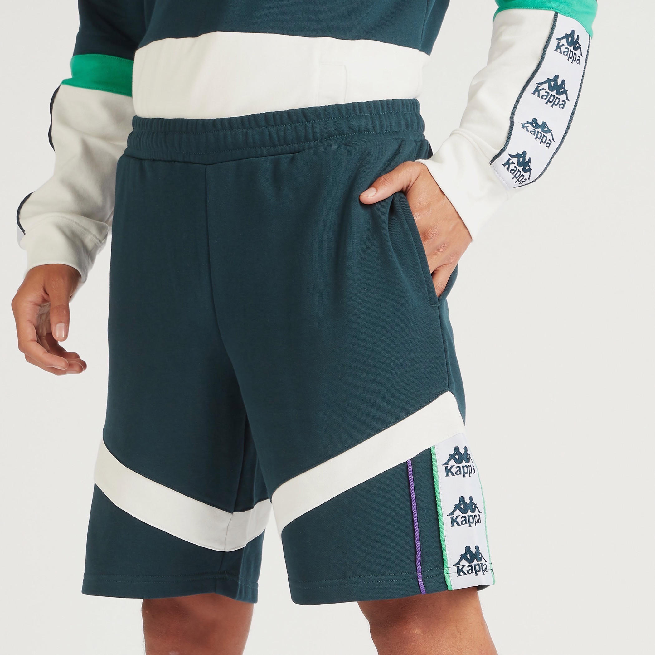 شورت بطبعات وخصر مطاطي من كابا-men-clothing-sportswearandactivewear-bottoms-image-3