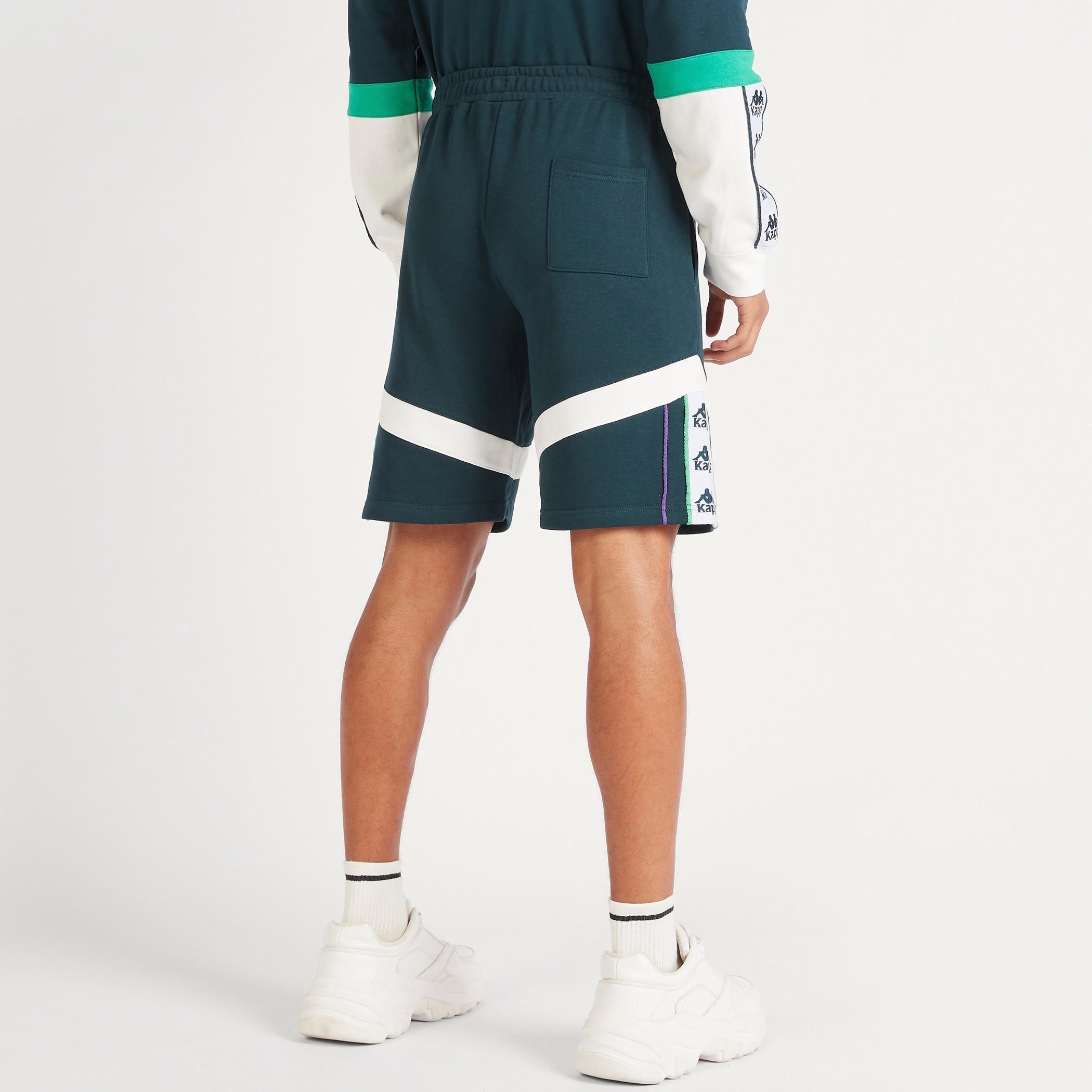 شورت بطبعات وخصر مطاطي من كابا-men-clothing-sportswearandactivewear-bottoms-image-4