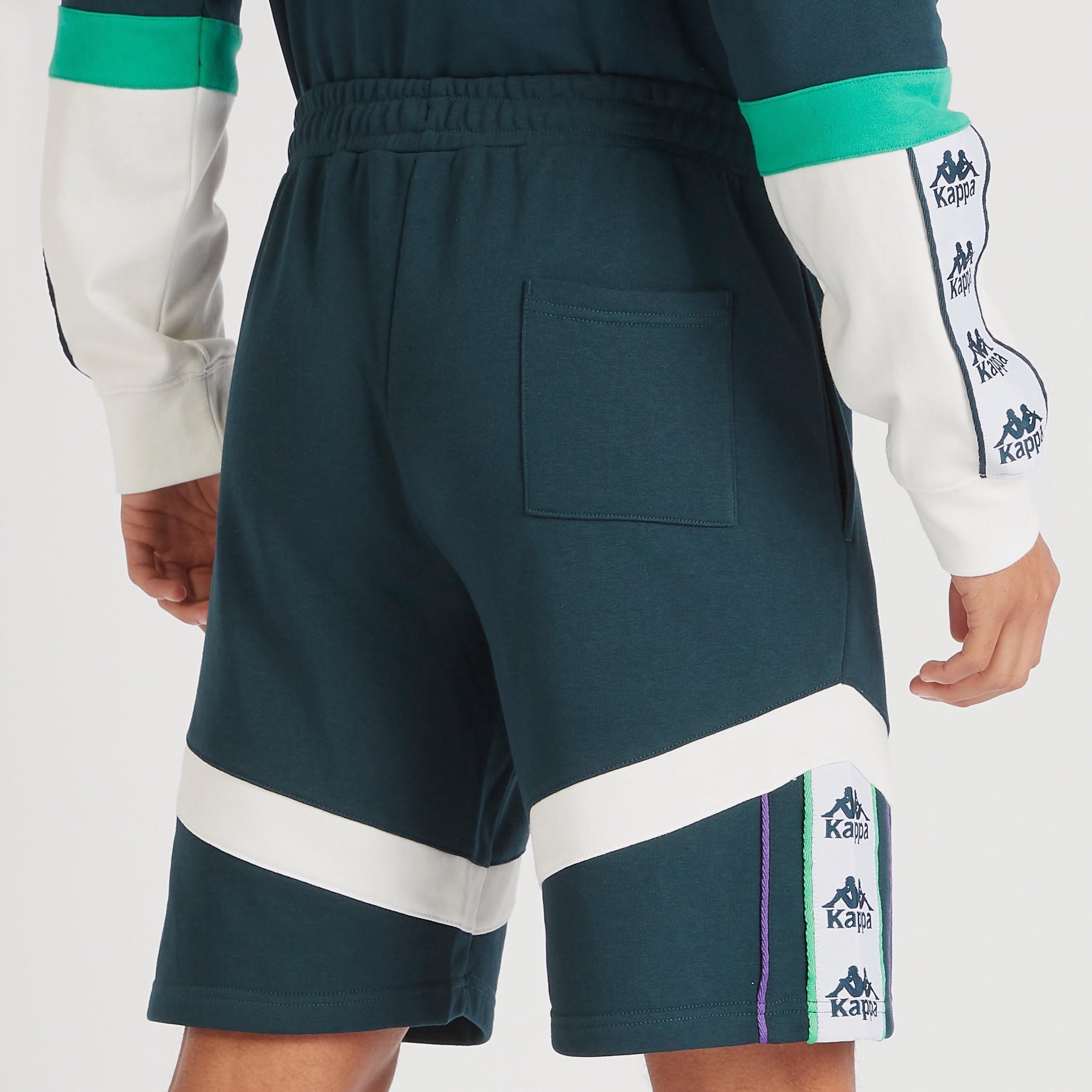 شورت بطبعات وخصر مطاطي من كابا-men-clothing-sportswearandactivewear-bottoms-image-5