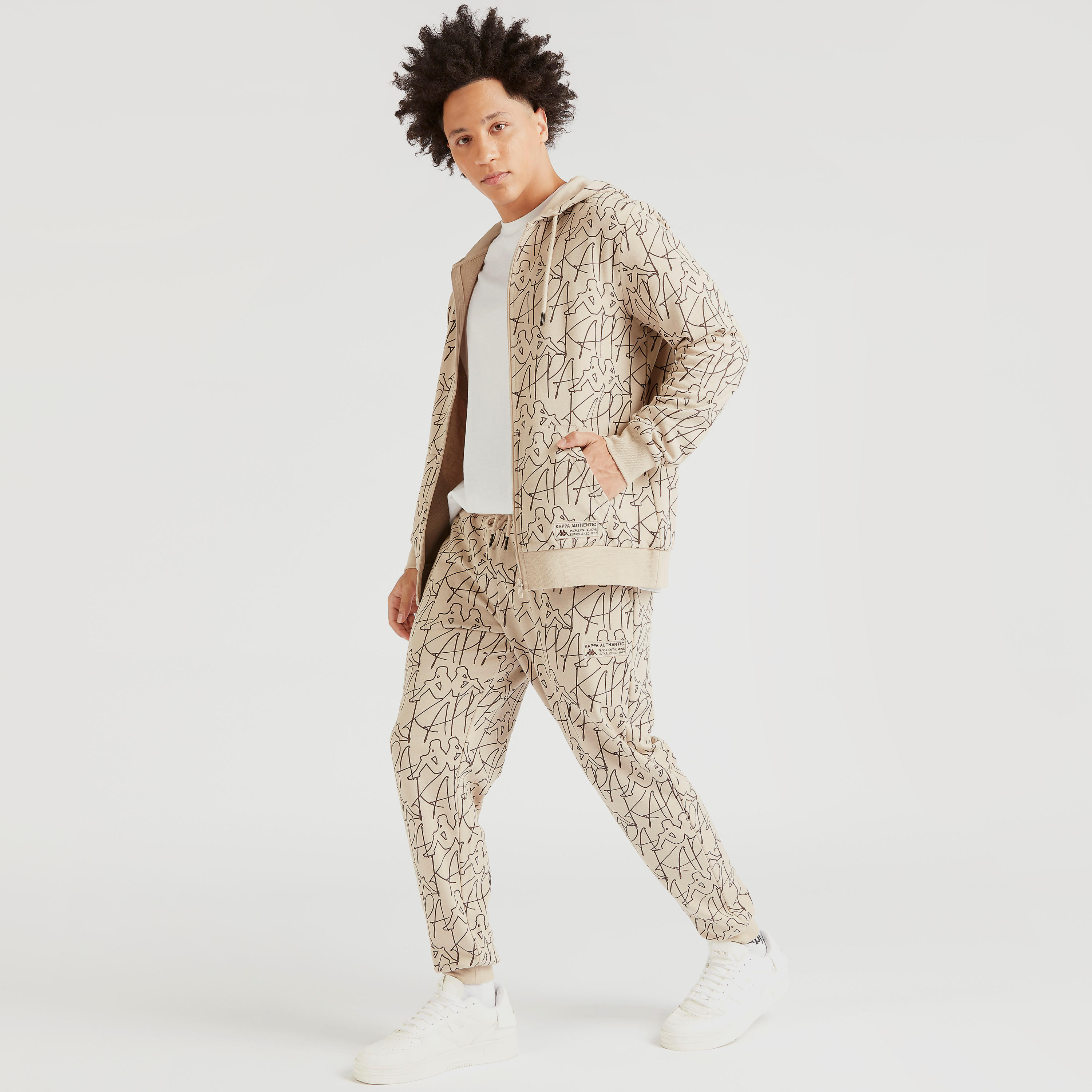 سويت شيرت بقبعّة وطبعات وسحّاب إغلاق وجيوب من كابا-men-winterwear-hoodiesandsweatshirts-image-2