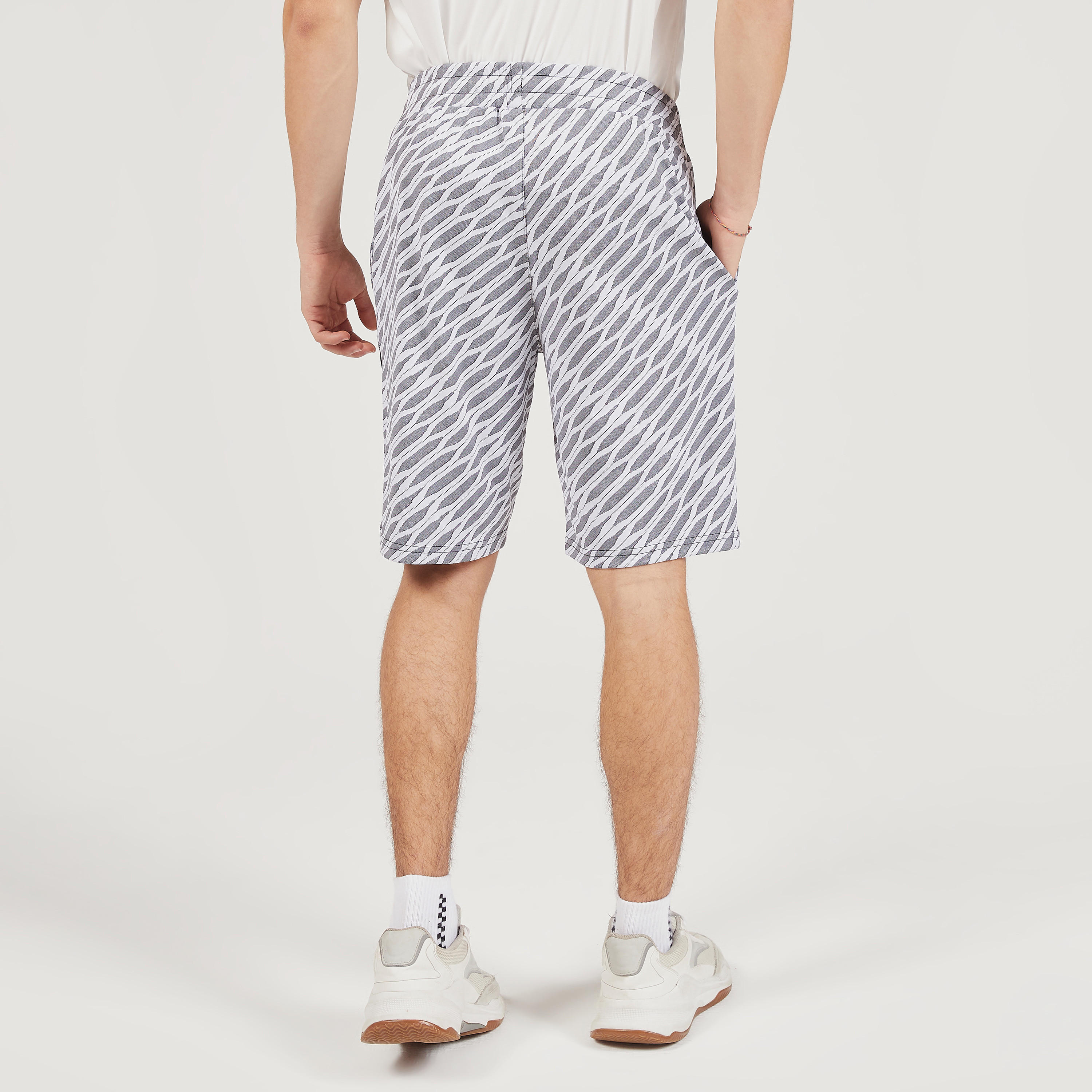 شورت بخصر مطّاطي وجيوب وطبعات من كابا-men-clothing-sportswearandactivewear-bottoms-image-4