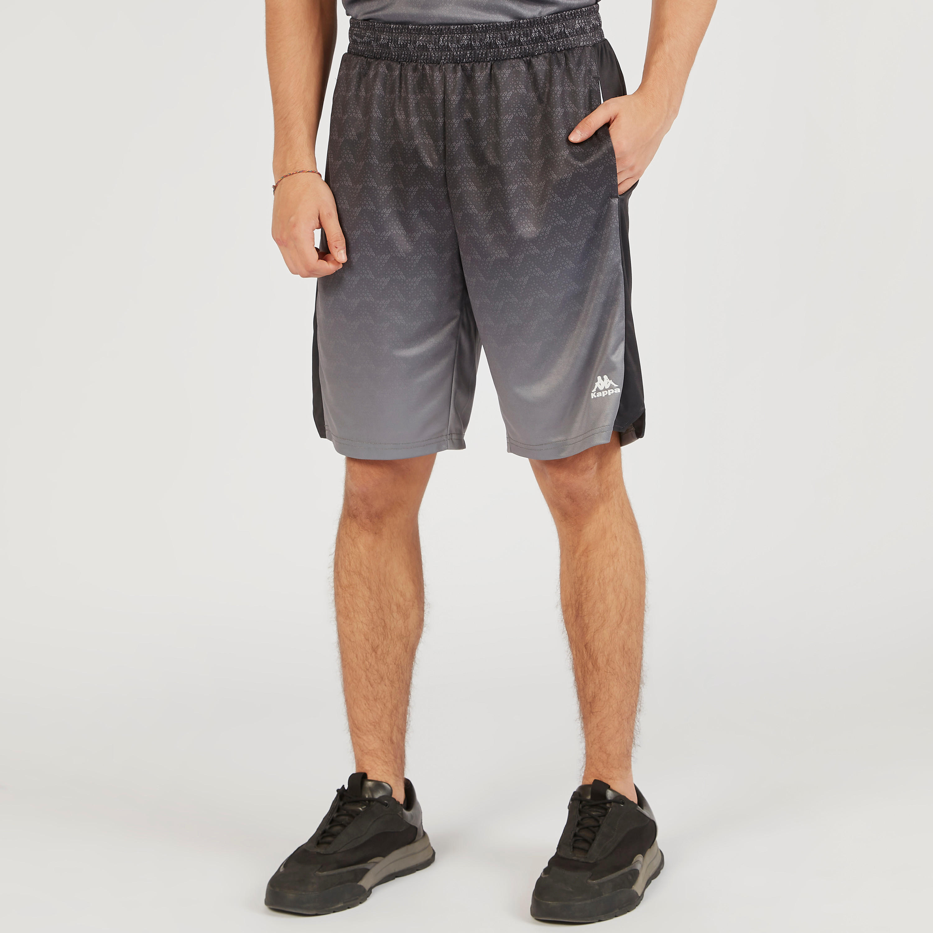 شورت بخصر مطّاطي وجيوب وطبعات من كابا-men-clothing-bottoms-shorts-image-1
