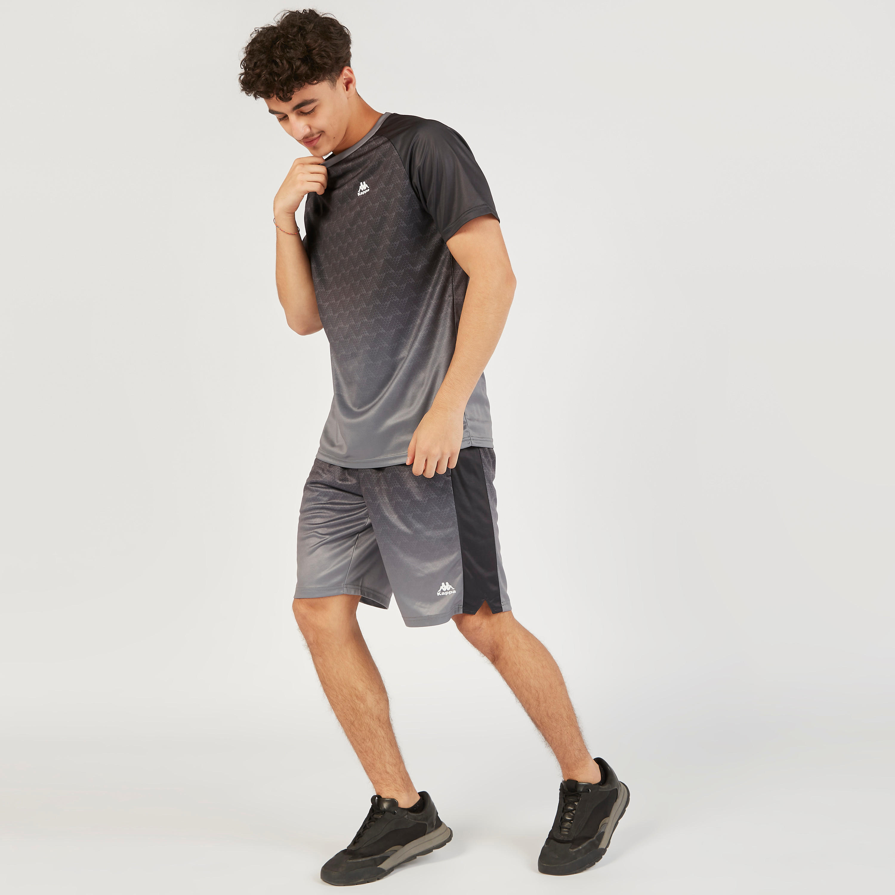 شورت بخصر مطّاطي وجيوب وطبعات من كابا-men-clothing-bottoms-shorts-image-2