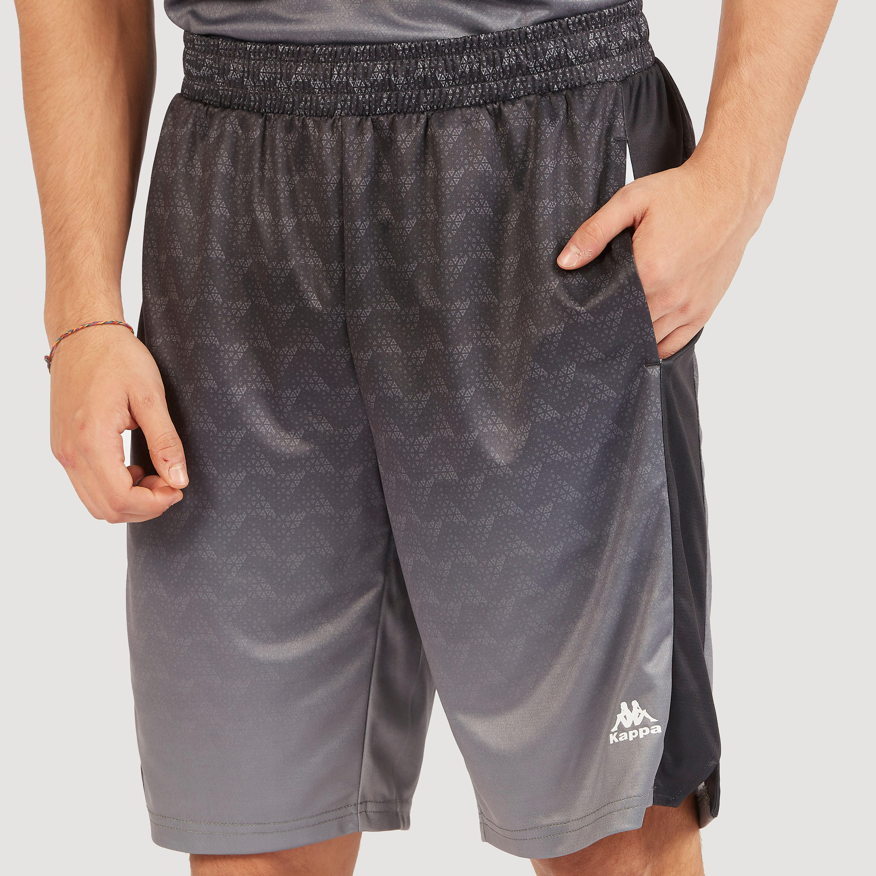 شورت بخصر مطّاطي وجيوب وطبعات من كابا-men-clothing-bottoms-shorts-image-3