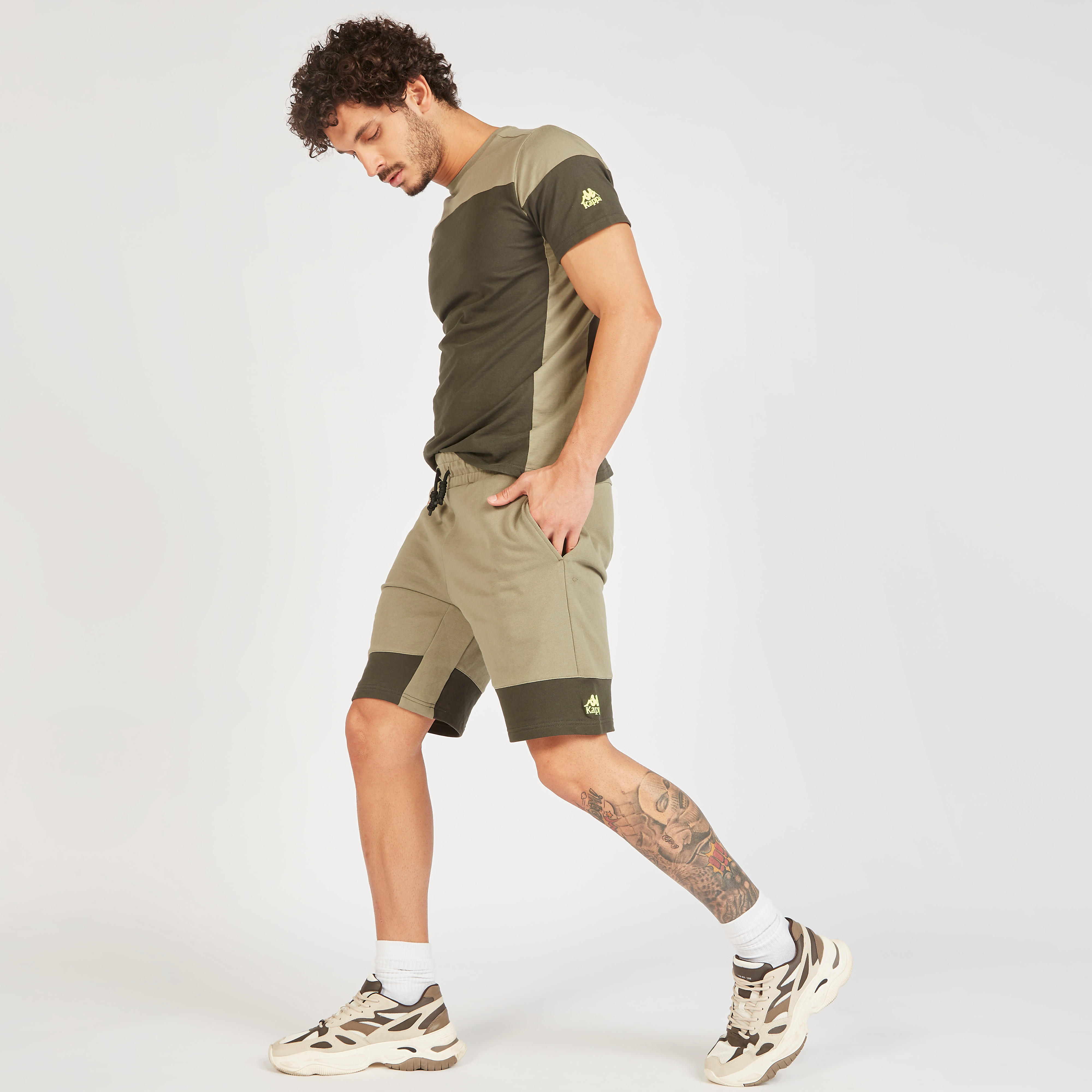 شورت سادة برباط إغلاق وجيوب من كابا-men-clothing-sportswearandactivewear-bottoms-image-3