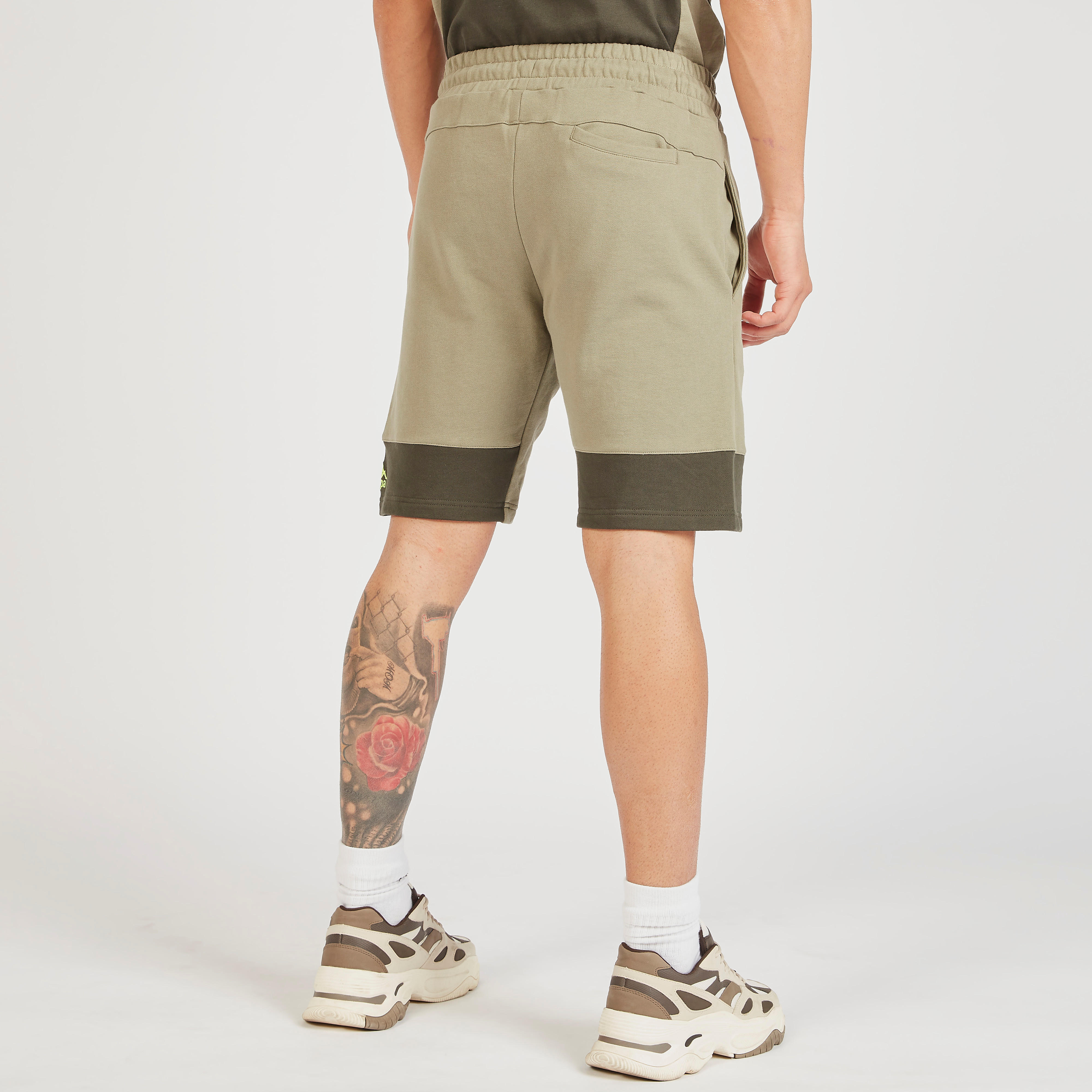 شورت سادة برباط إغلاق وجيوب من كابا-men-clothing-sportswearandactivewear-bottoms-image-1