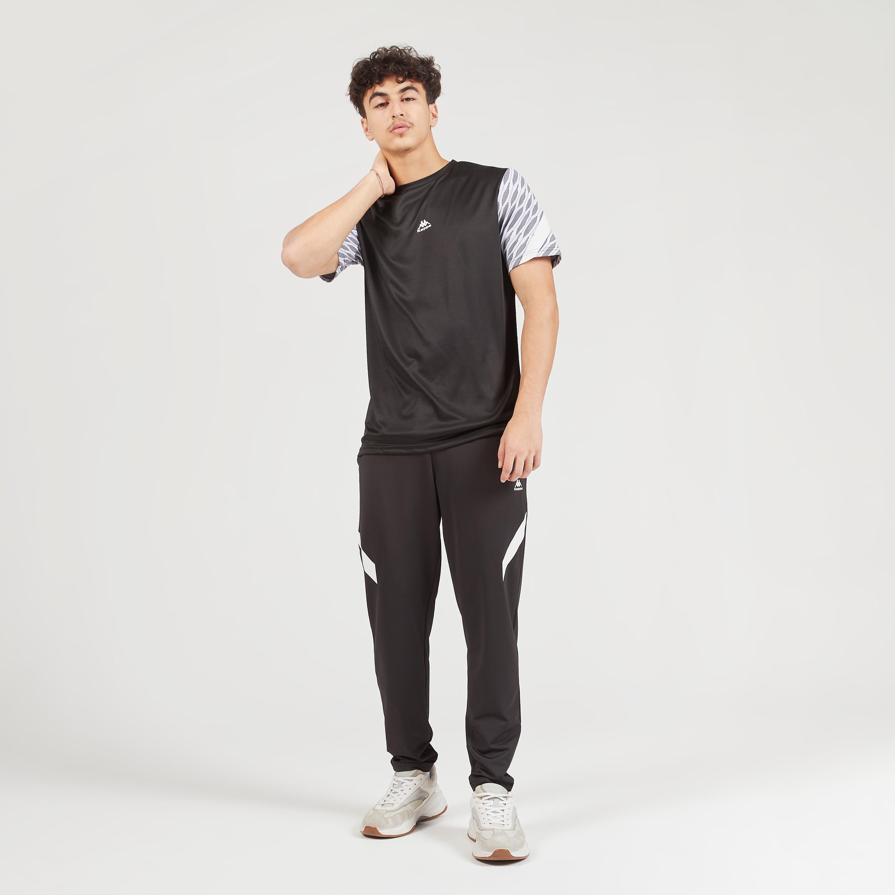 تيشيرت بياقة ضيّقة وأكمام قصيرة وطبعات من كابا-men-clothing-sportswearandactivewear-tshirtsandpolos-image-2