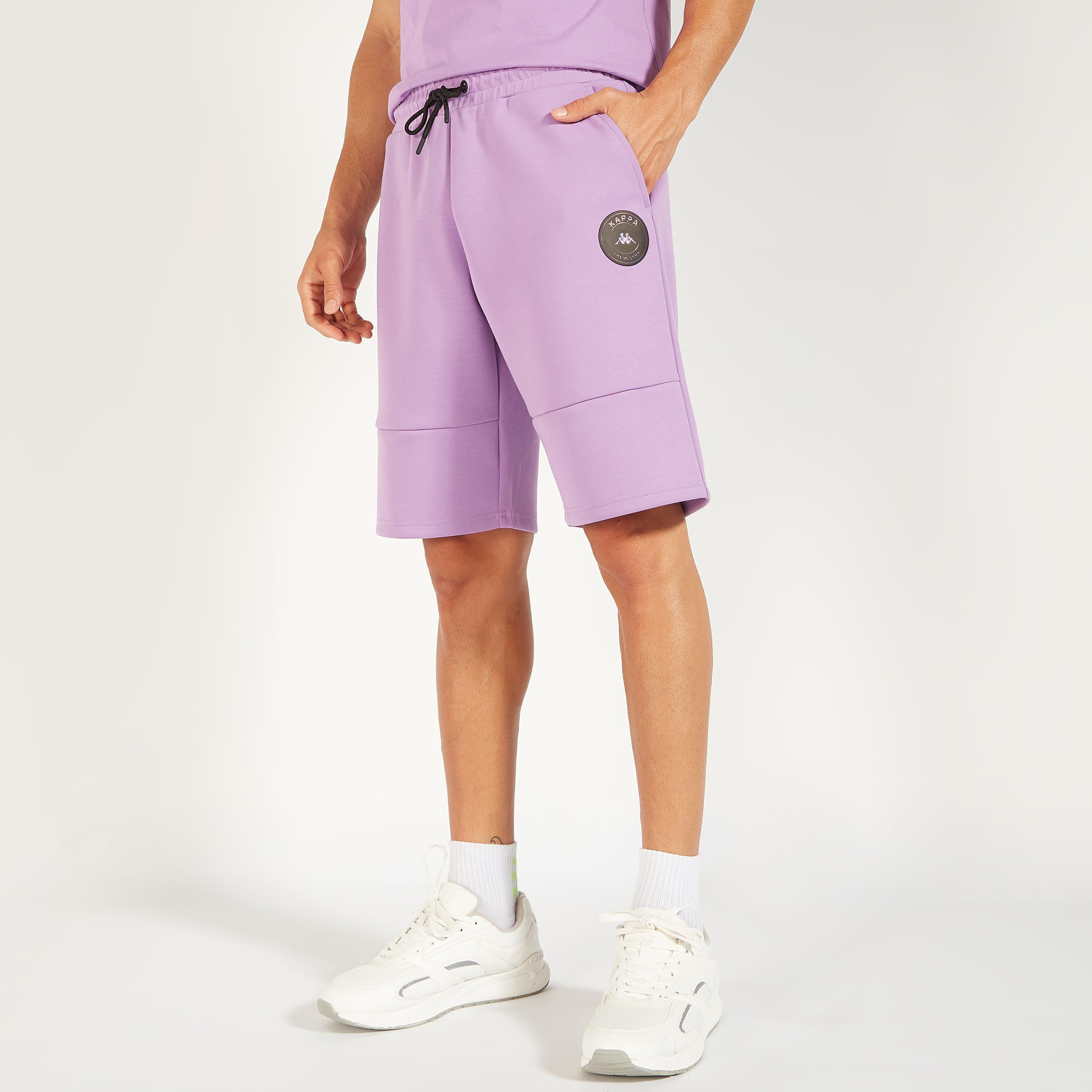 شورت برباط إغلاق وجيوب وطبعات شعار من كابا-men-clothing-sportswearandactivewear-bottoms-image-1