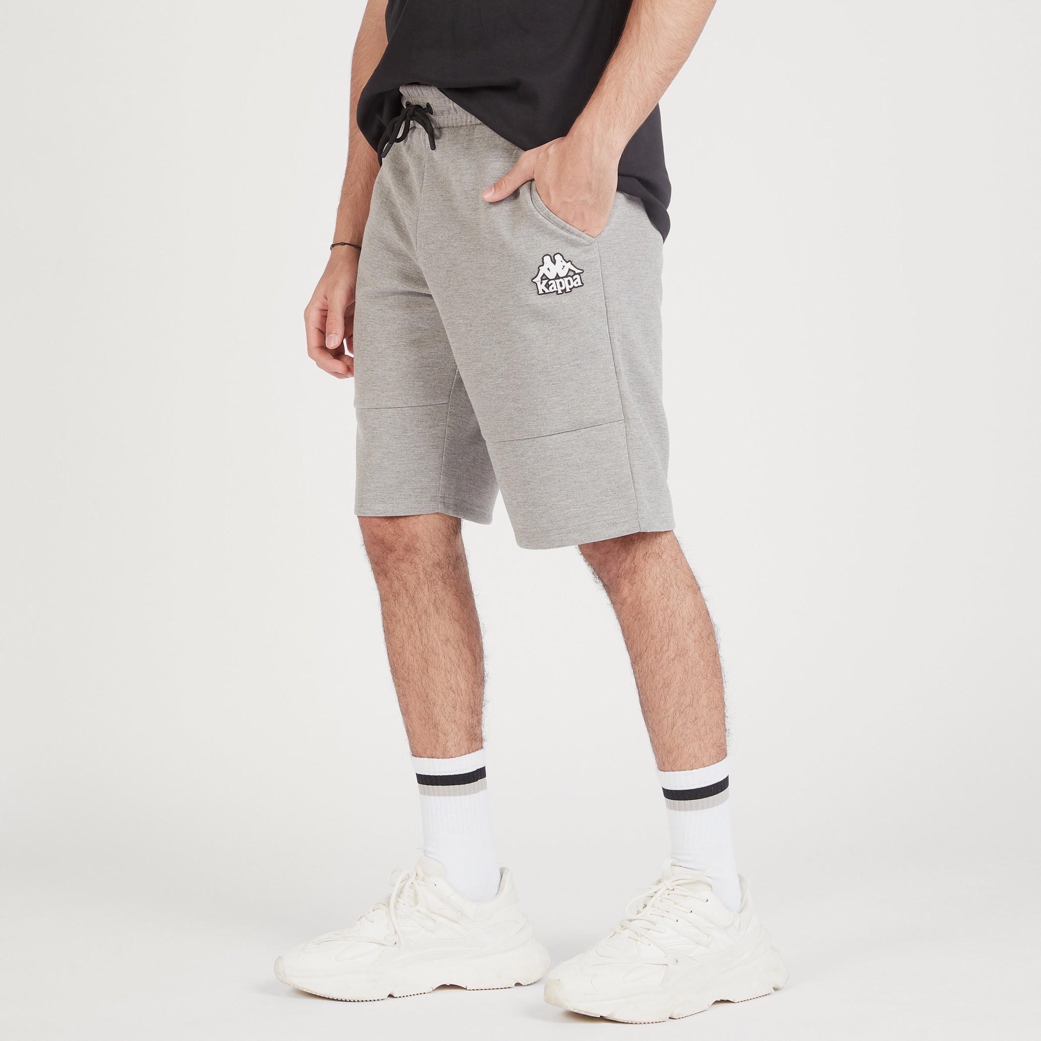 شورت برباط إغلاق وجيوب وطبعات شعار من كابا-men-clothing-sportswearandactivewear-bottoms-image-1