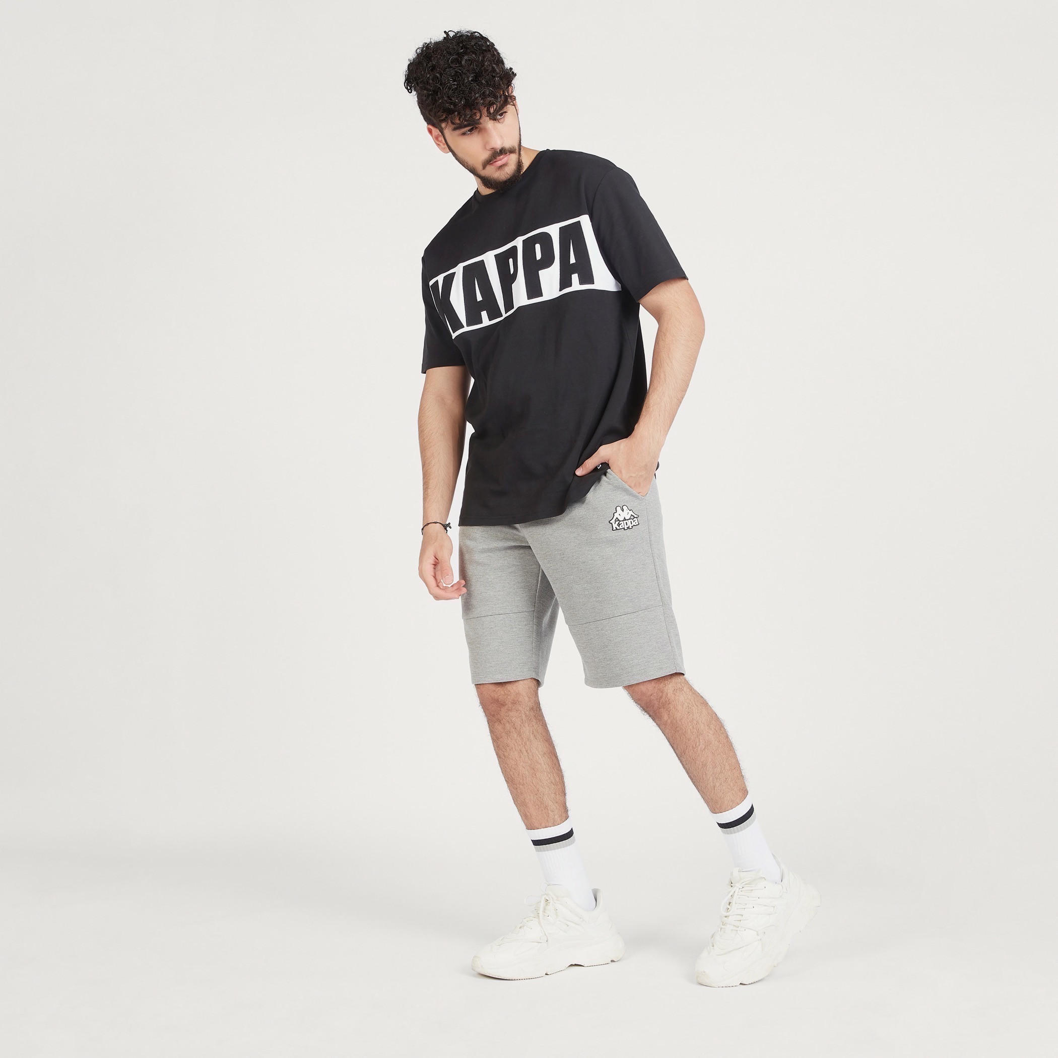 شورت برباط إغلاق وجيوب وطبعات شعار من كابا-men-clothing-sportswearandactivewear-bottoms-image-2