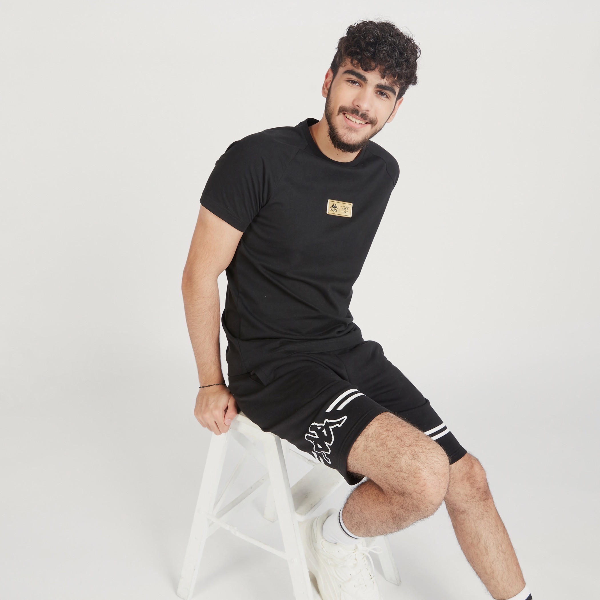 شورت برباط إغلاق وجيوب وطبعات من كابا-men-clothing-sportswearandactivewear-bottoms-image-1