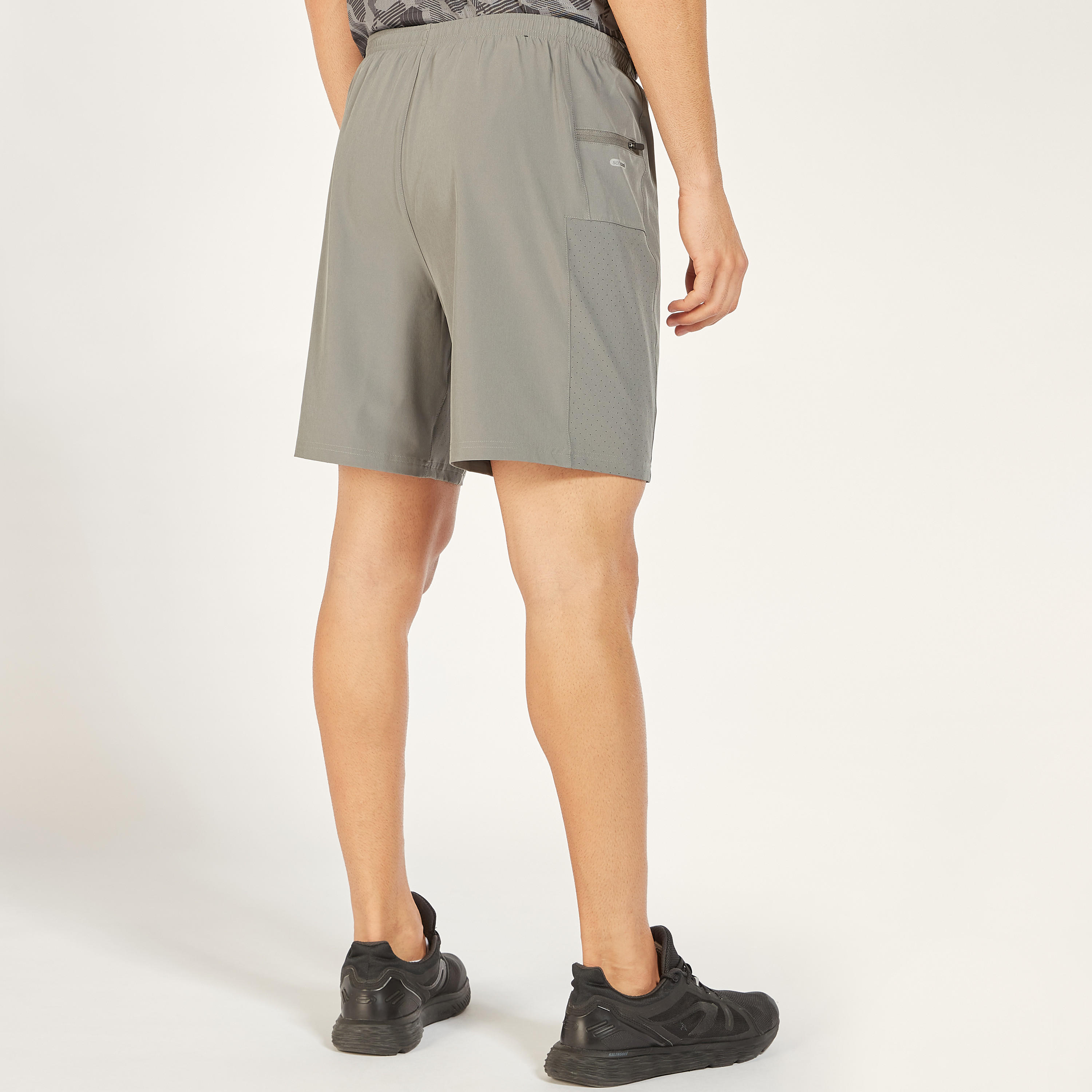 شورت سادة بخصر مطاطي وجيوب من كابا-men-clothing-sportswearandactivewear-bottoms-image-4