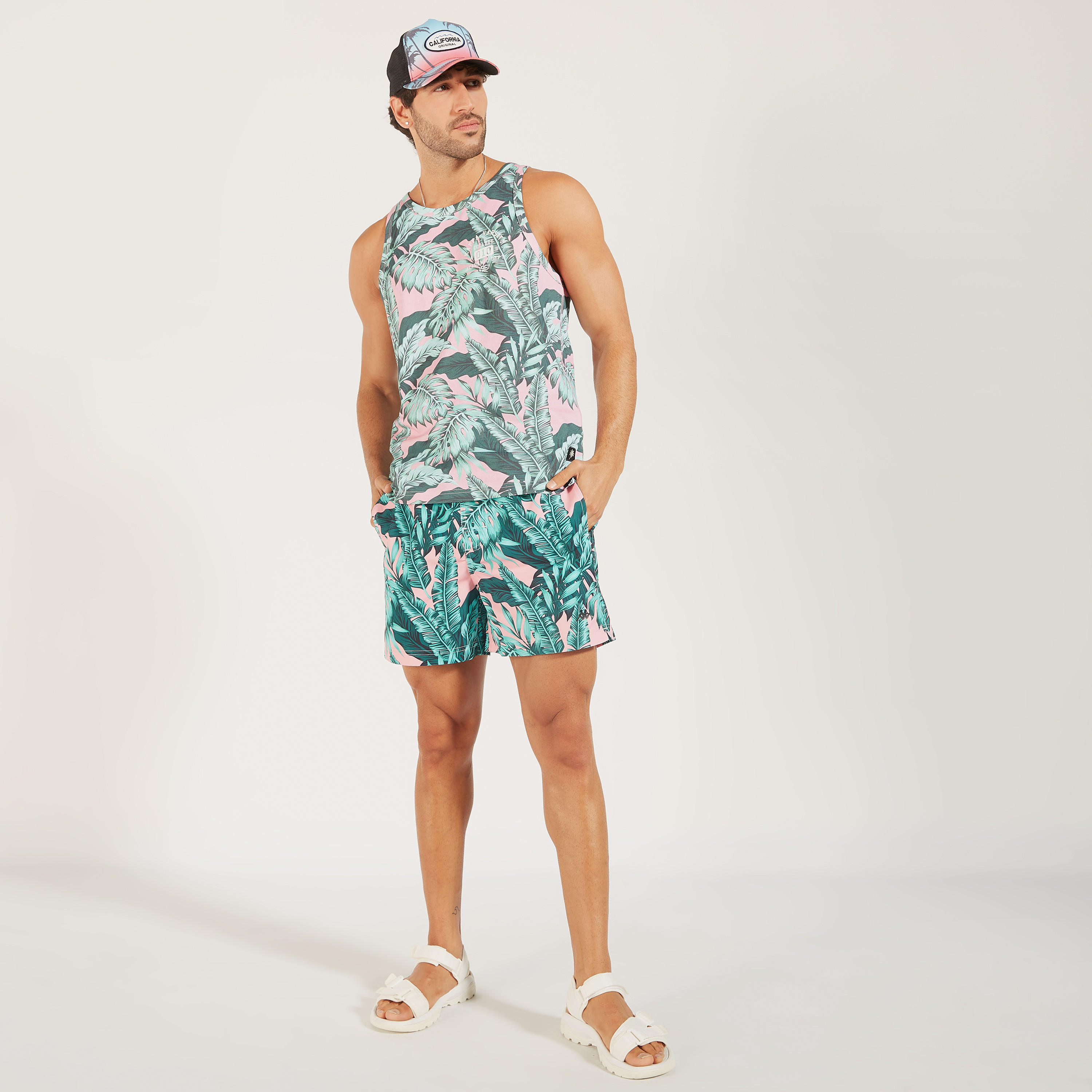 شورت بخصر متوسّط الارتفاع برباط إغلاق وجيوب وطبعات من كابا-men-clothing-sportswearandactivewear-bottoms-image-2