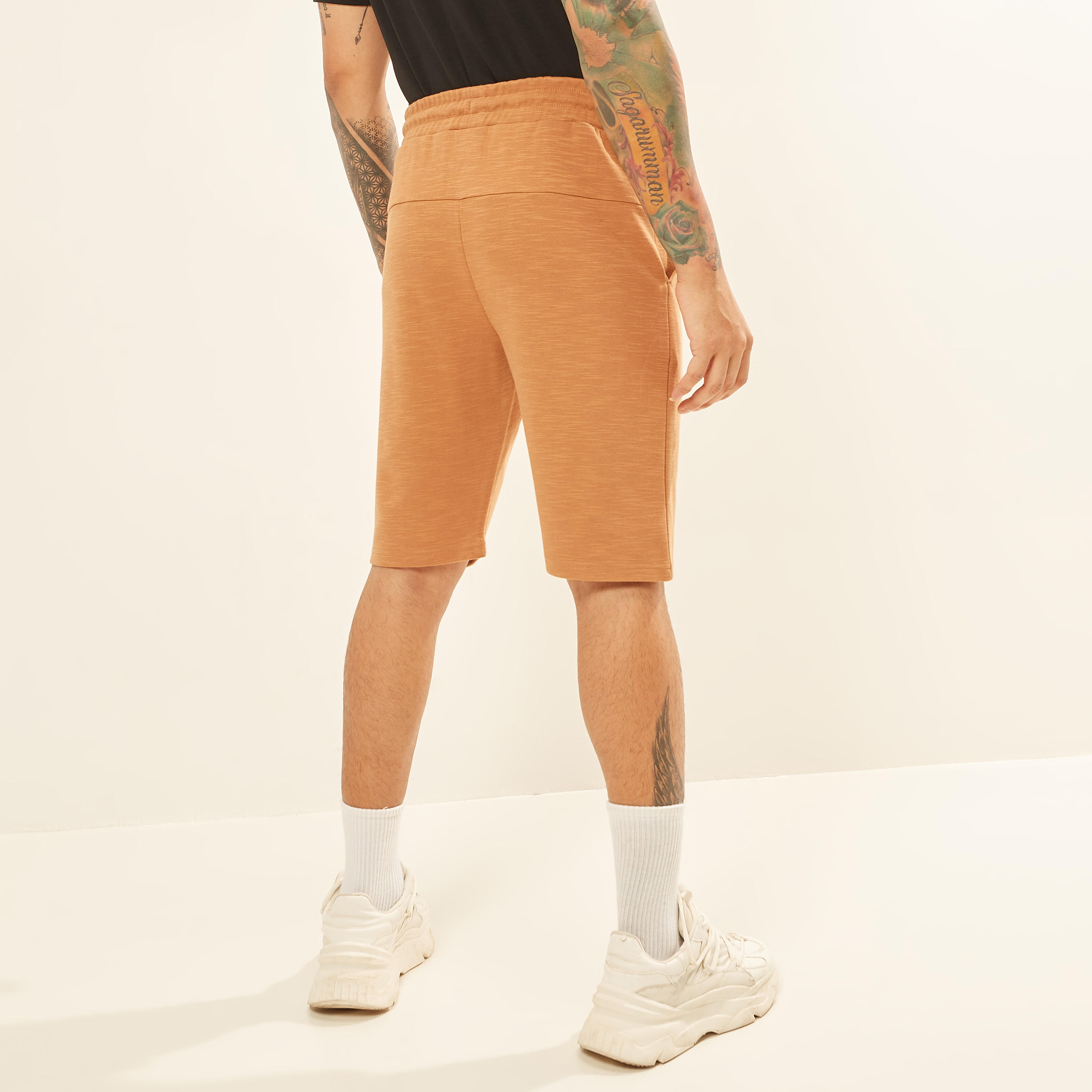 شورت بخصر متوسط الارتفاع وطبعات وجيوب ورباط إغلاق من كابا-men-clothing-bottoms-shorts-image-4