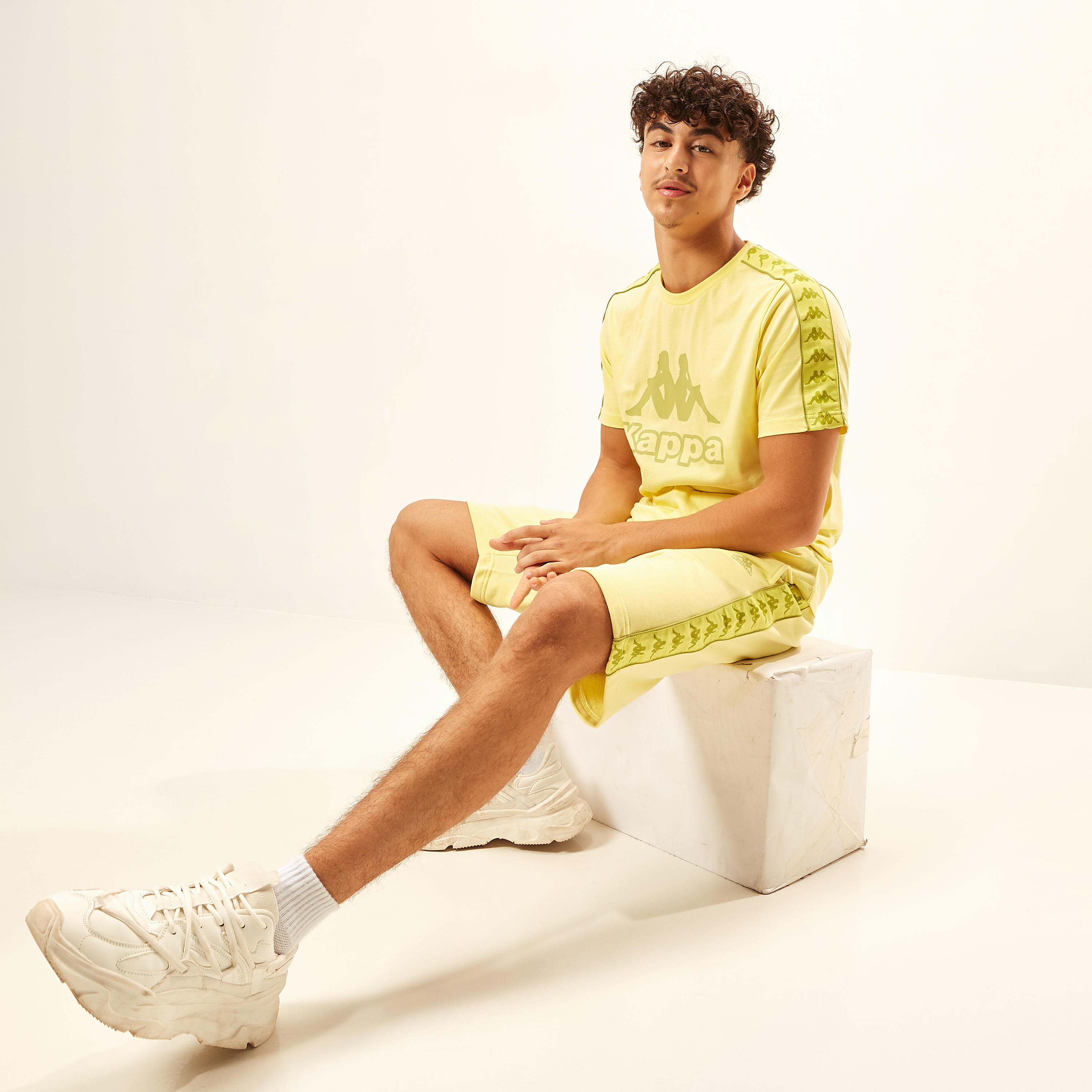 شورت بطبعات وشريطة ورباط إغلاق من كابا-men-clothing-sportswearandactivewear-bottoms-image-3