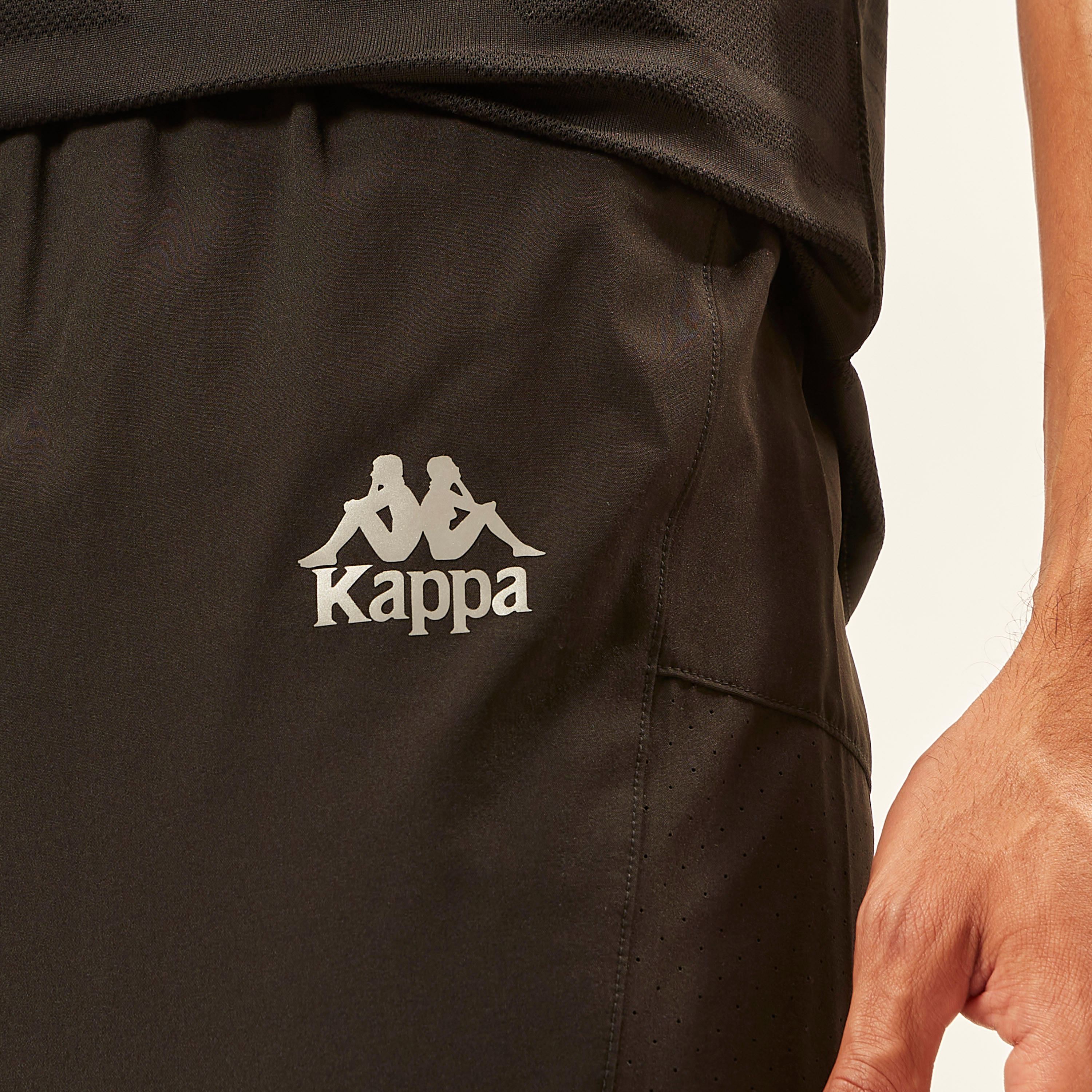 شورت بطبعات بتفاصيل مثقبة وحزام مطاطي من كابا-men-clothing-sportswearandactivewear-bottoms-image-3