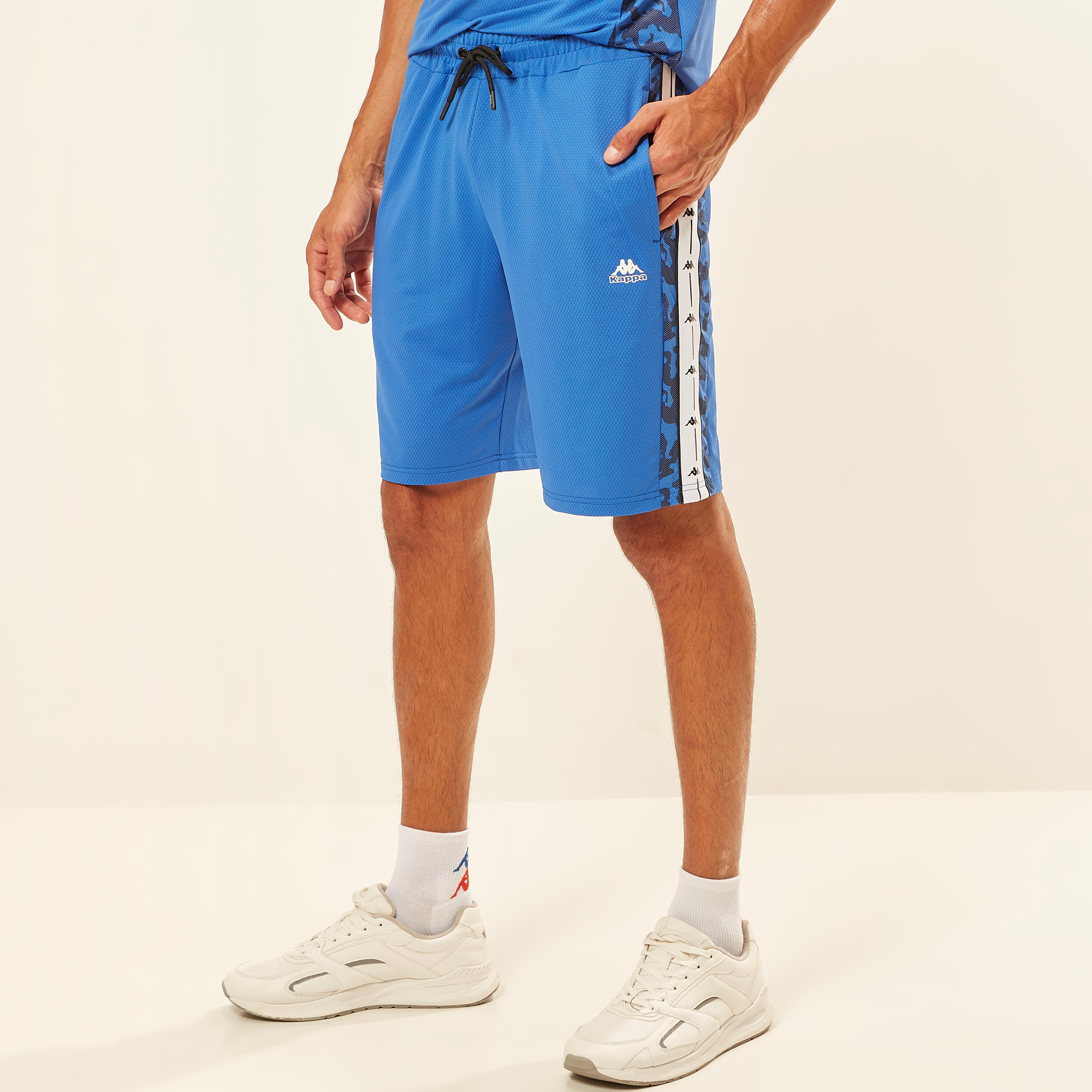 شورت بجيوب ورباط إغلاق من كابا-men-clothing-sportswearandactivewear-bottoms-image-1