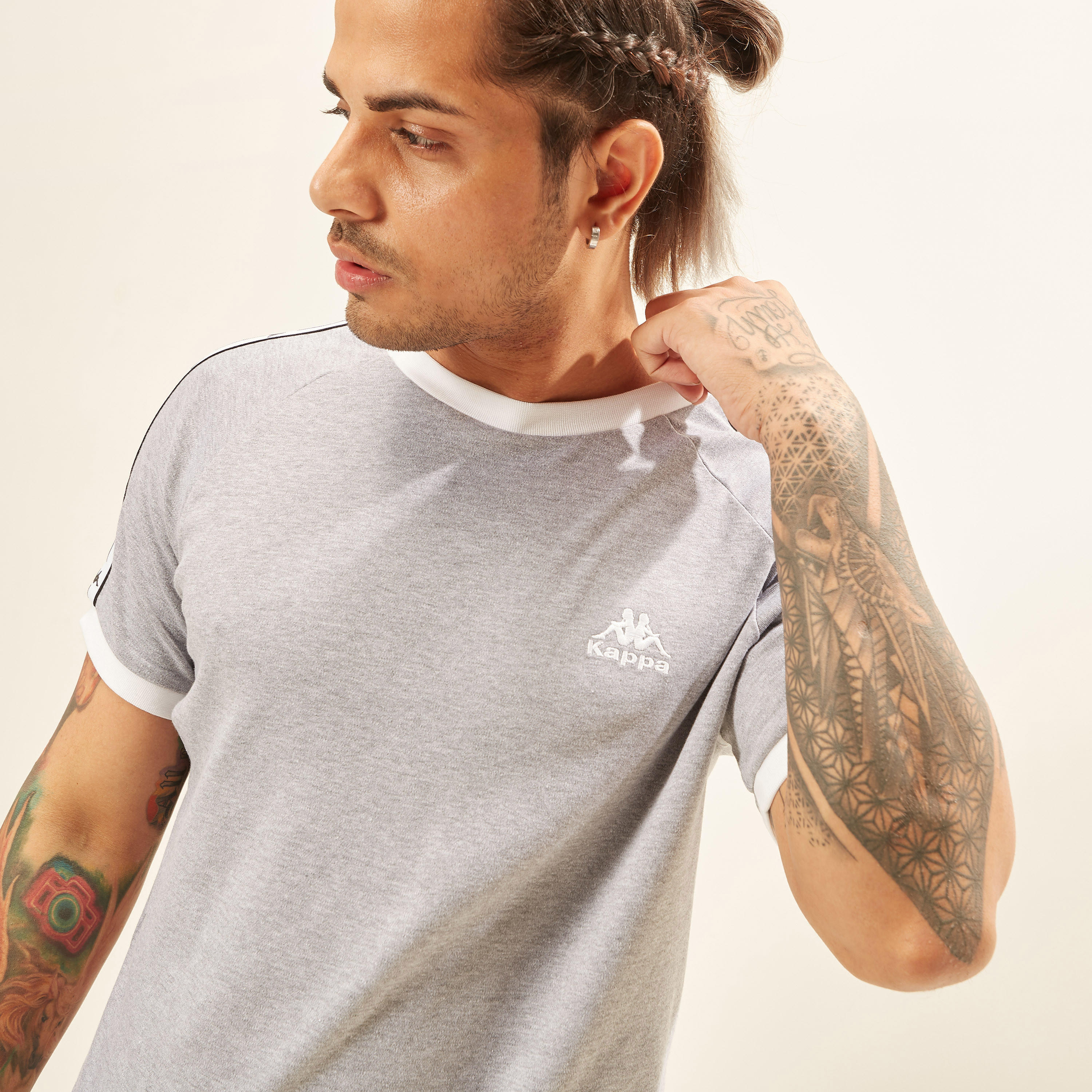 تيشيرت رينجر بياقة ضيقة وأكمام قصيرة وطبعات من كابا-men-clothing-sportswearandactivewear-tshirtsandpolos-image-5