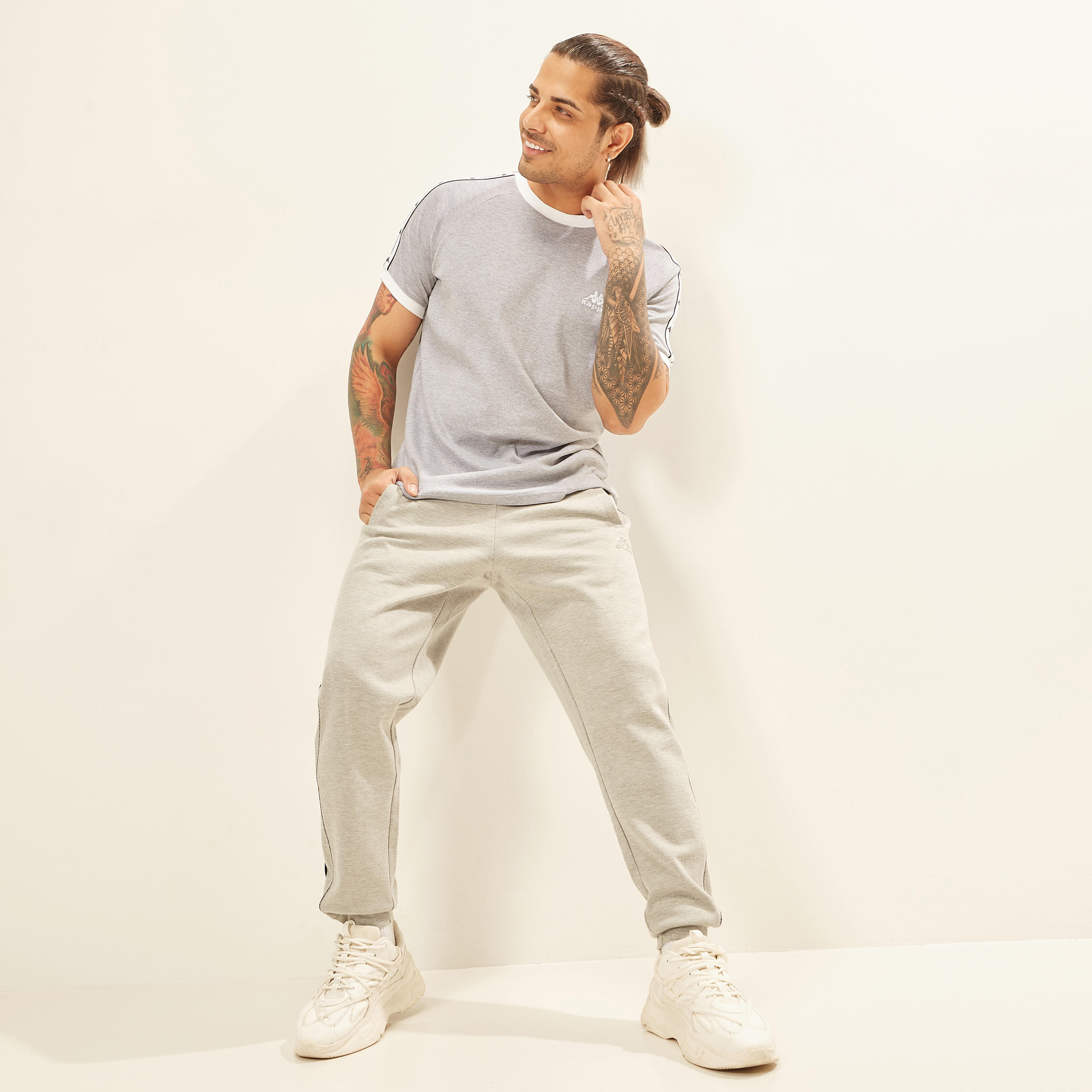 تيشيرت رينجر بياقة ضيقة وأكمام قصيرة وطبعات من كابا-men-clothing-sportswearandactivewear-tshirtsandpolos-image-6