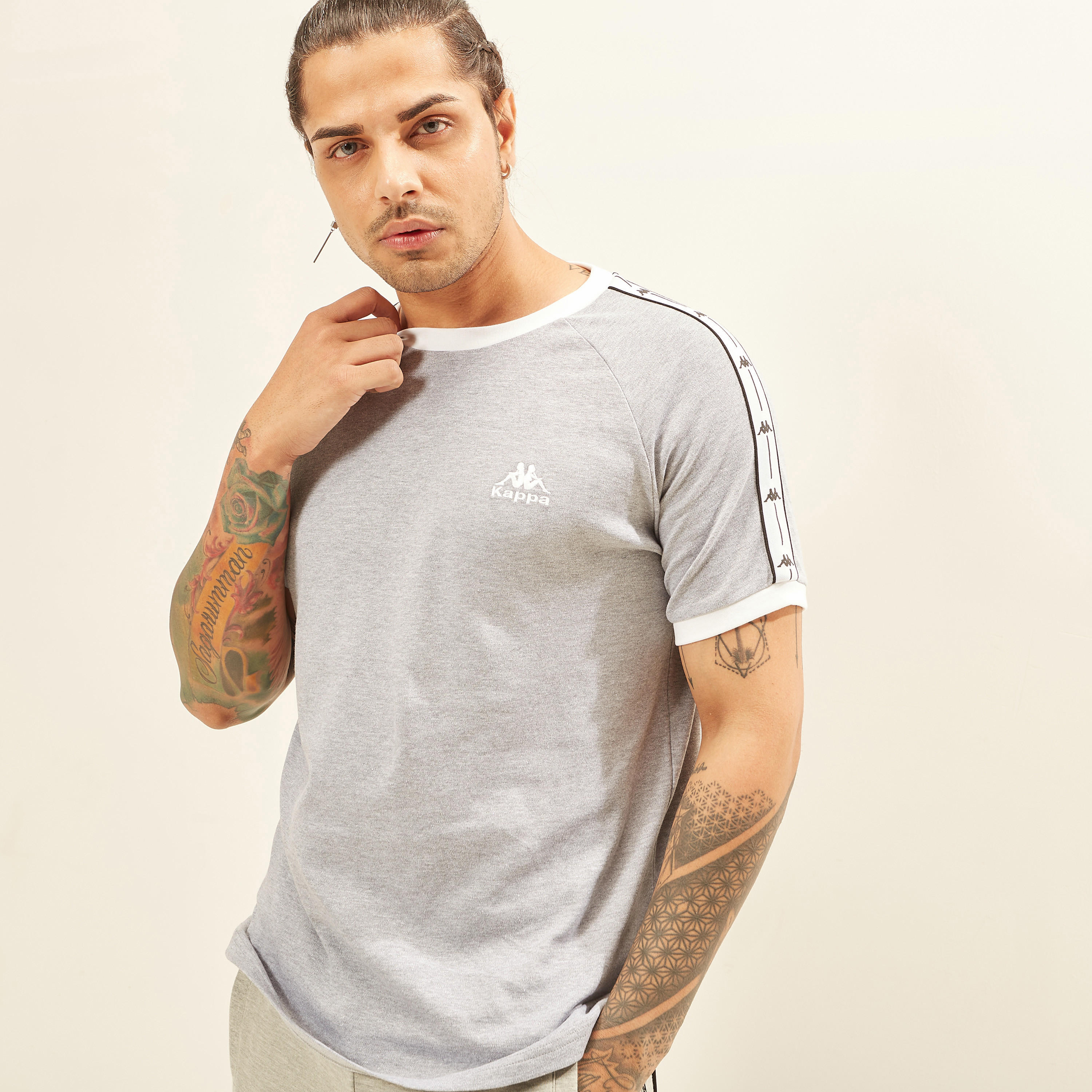 تيشيرت رينجر بياقة ضيقة وأكمام قصيرة وطبعات من كابا-men-clothing-sportswearandactivewear-tshirtsandpolos-image-7