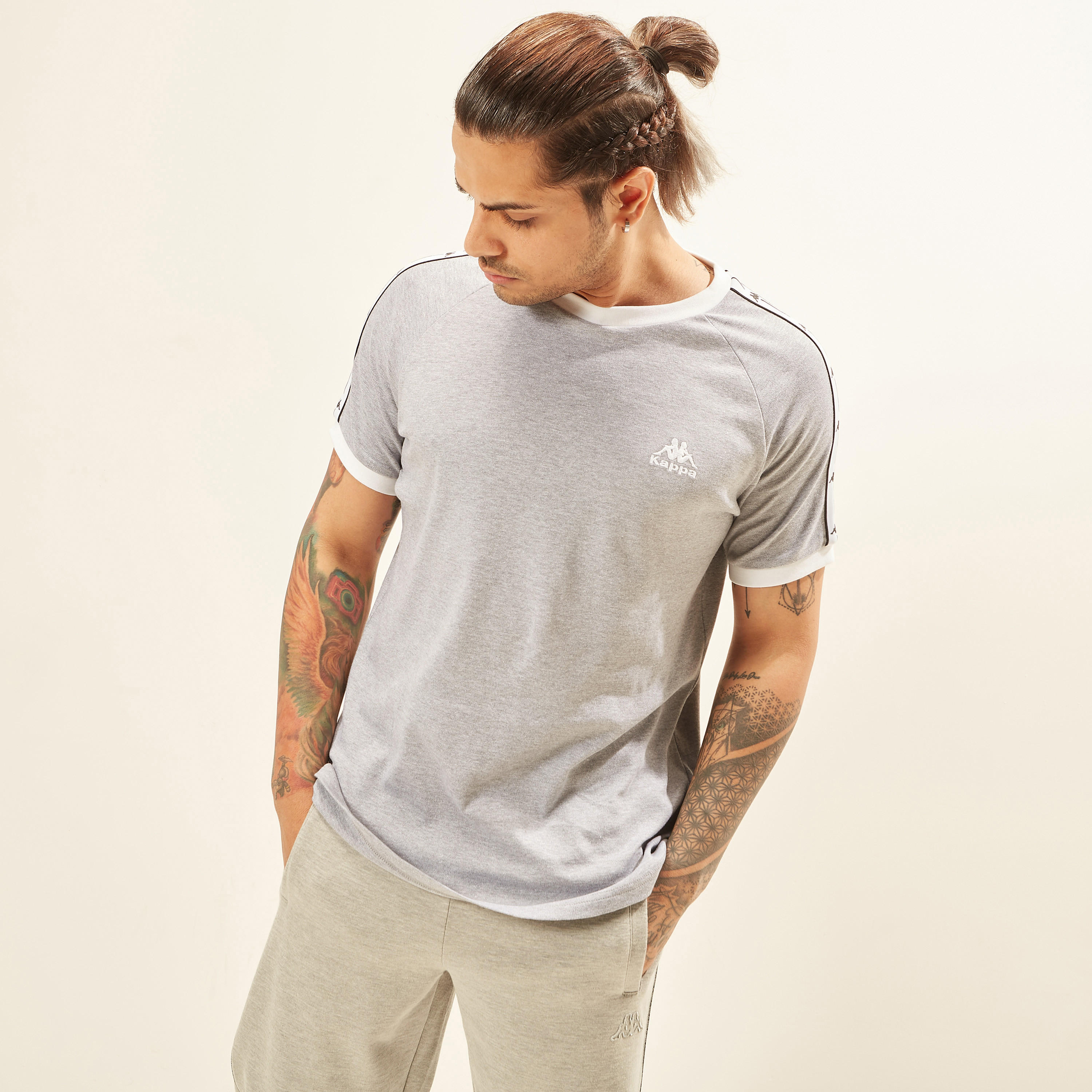 تيشيرت رينجر بياقة ضيقة وأكمام قصيرة وطبعات من كابا-men-clothing-sportswearandactivewear-tshirtsandpolos-image-9