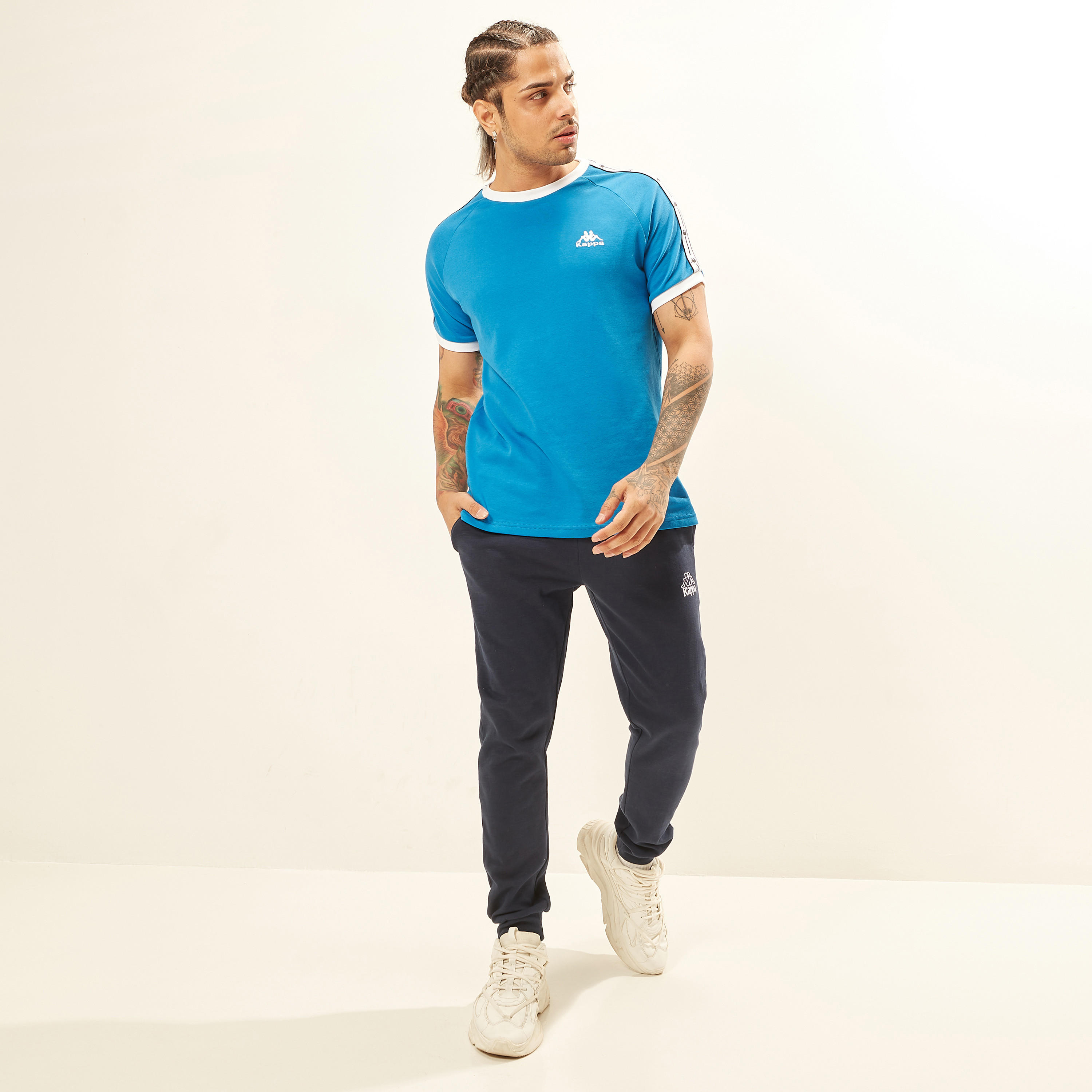 تيشيرت رينجر بياقة ضيقة وأكمام قصيرة وطبعات من كابا-men-clothing-sportswearandactivewear-tshirtsandpolos-image-11