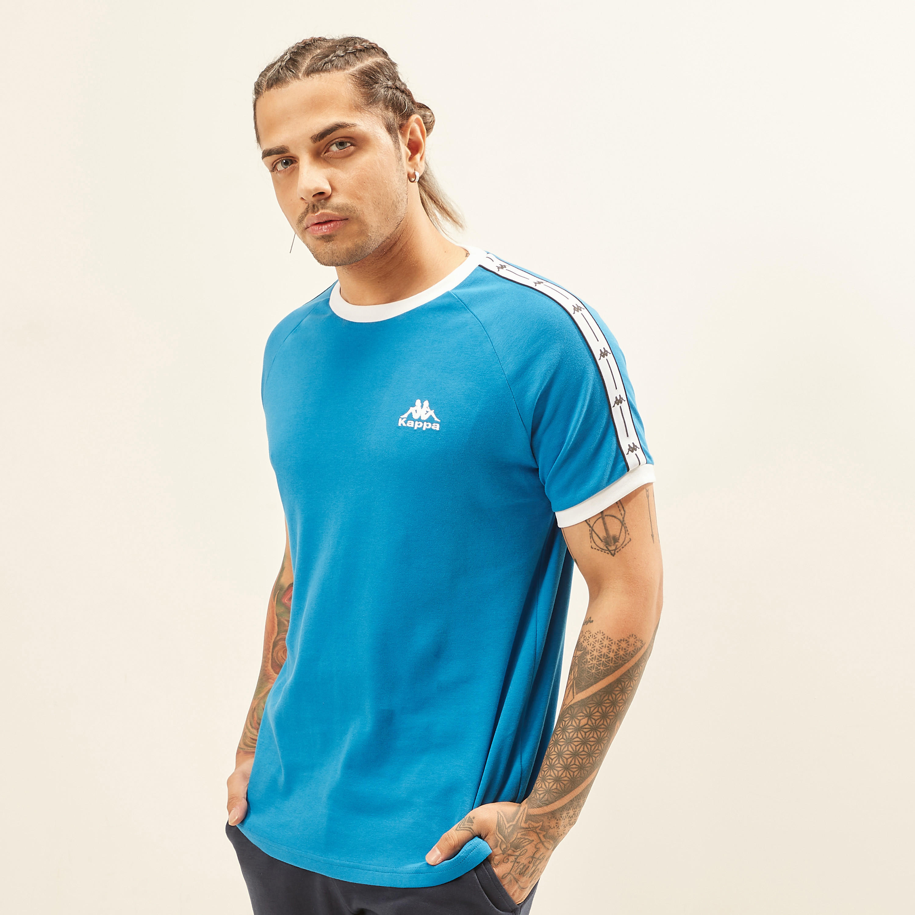 تيشيرت رينجر بياقة ضيقة وأكمام قصيرة وطبعات من كابا-men-clothing-sportswearandactivewear-tshirtsandpolos-image-12