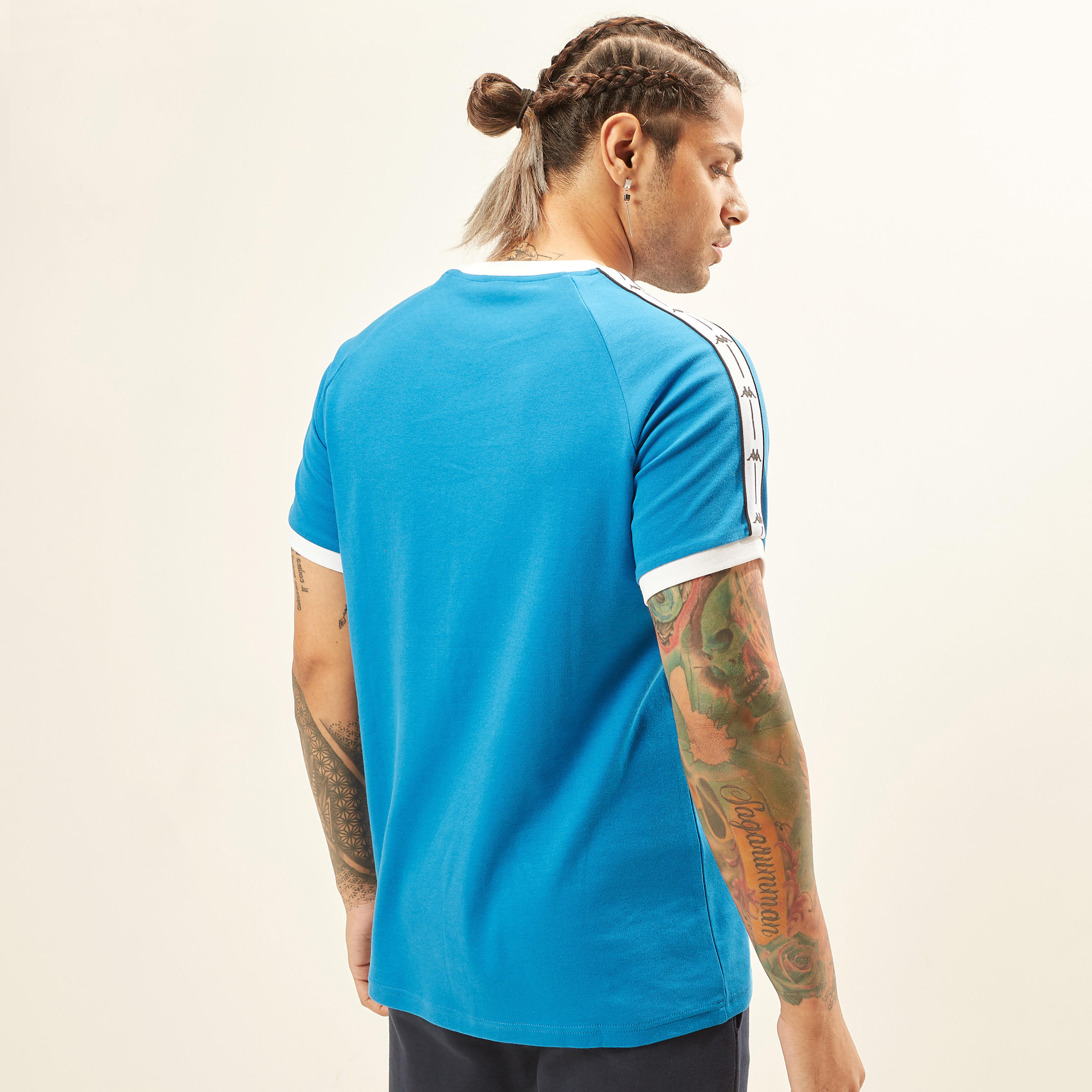 تيشيرت رينجر بياقة ضيقة وأكمام قصيرة وطبعات من كابا-men-clothing-sportswearandactivewear-tshirtsandpolos-image-13