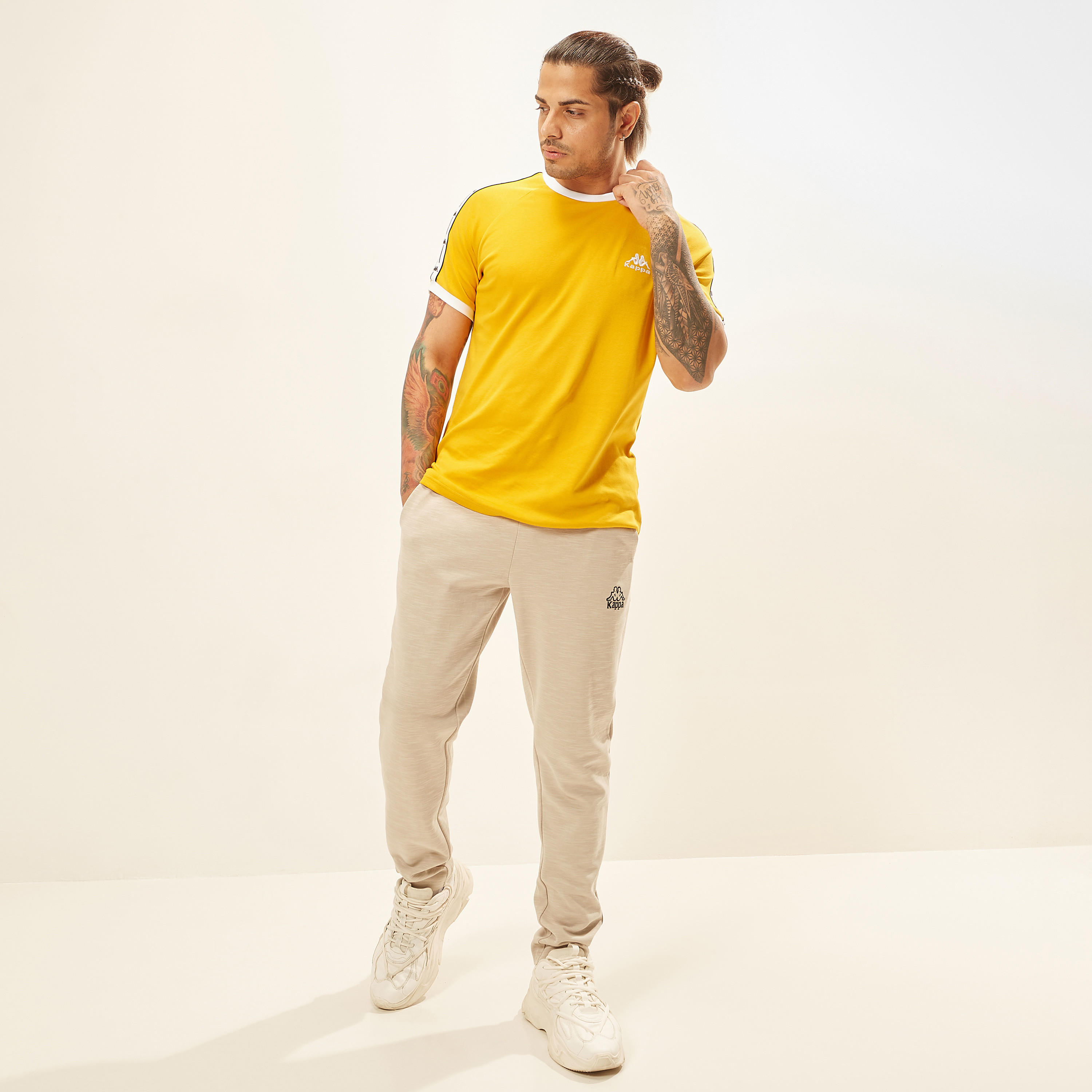تيشيرت رينجر بياقة ضيقة وأكمام قصيرة وطبعات من كابا-men-clothing-sportswearandactivewear-tshirtsandpolos-image-15