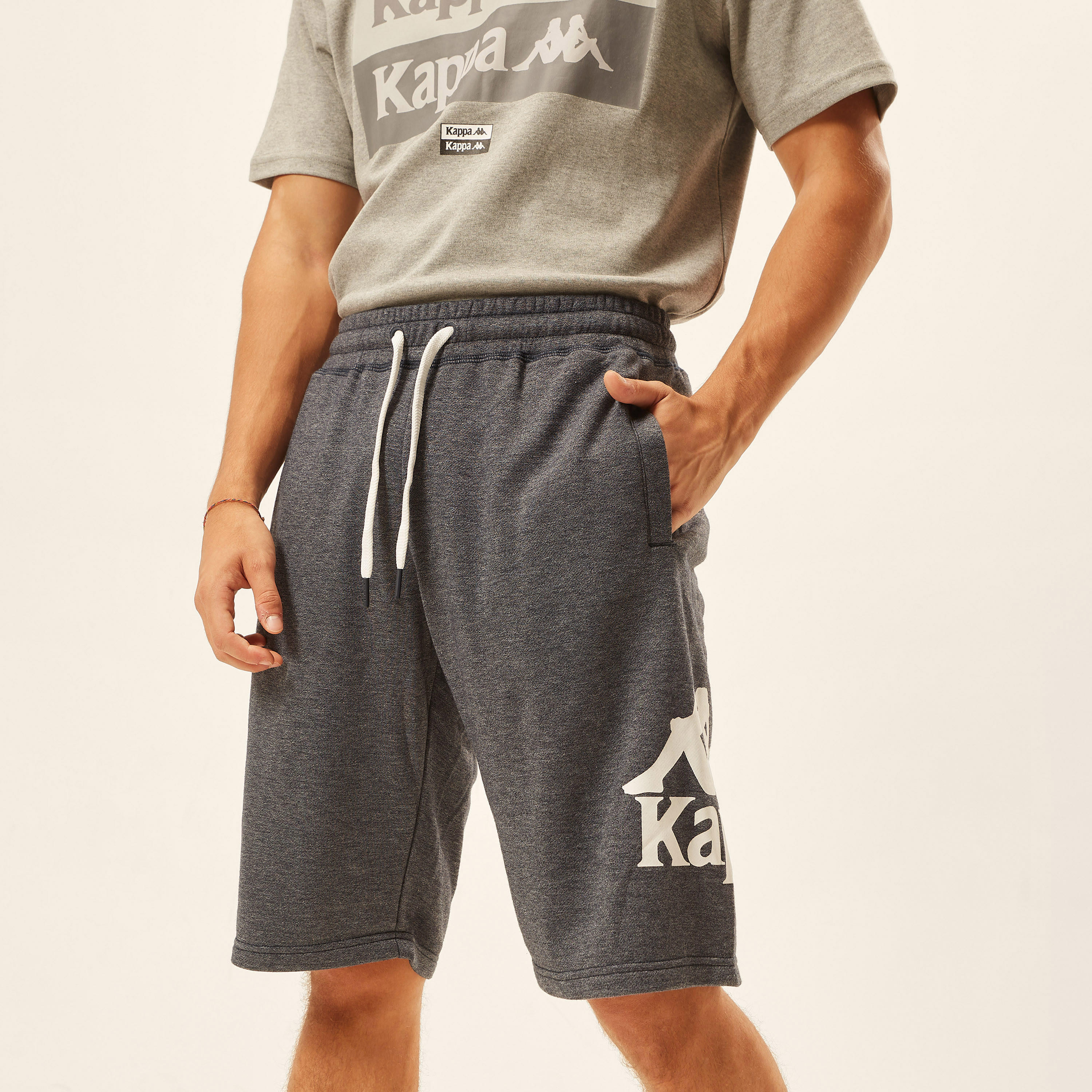 شورت برباط إغلاق وجيوب وطبعات من كابا-men-clothing-sportswearandactivewear-bottoms-image-4