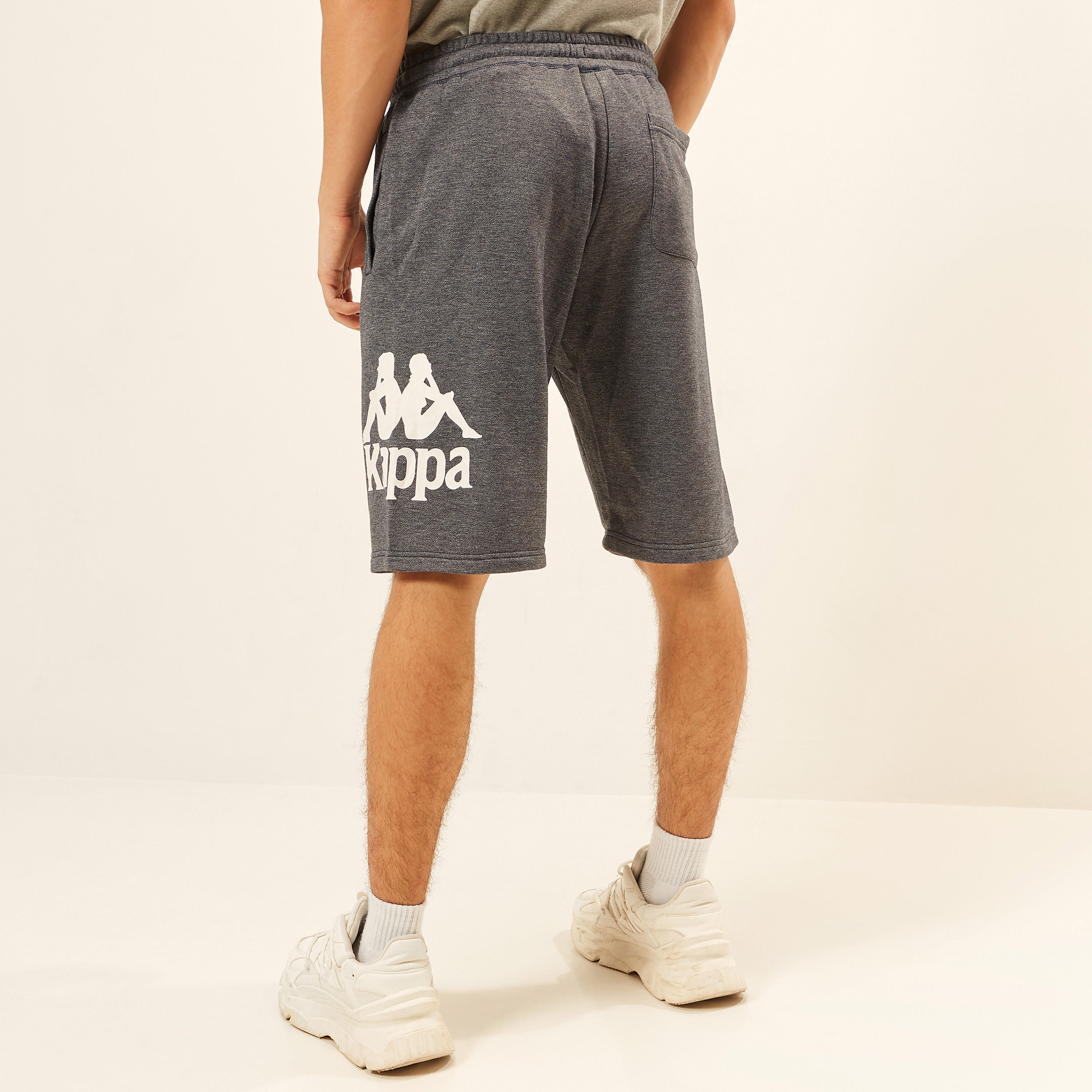 شورت برباط إغلاق وجيوب وطبعات من كابا-men-clothing-sportswearandactivewear-bottoms-image-1