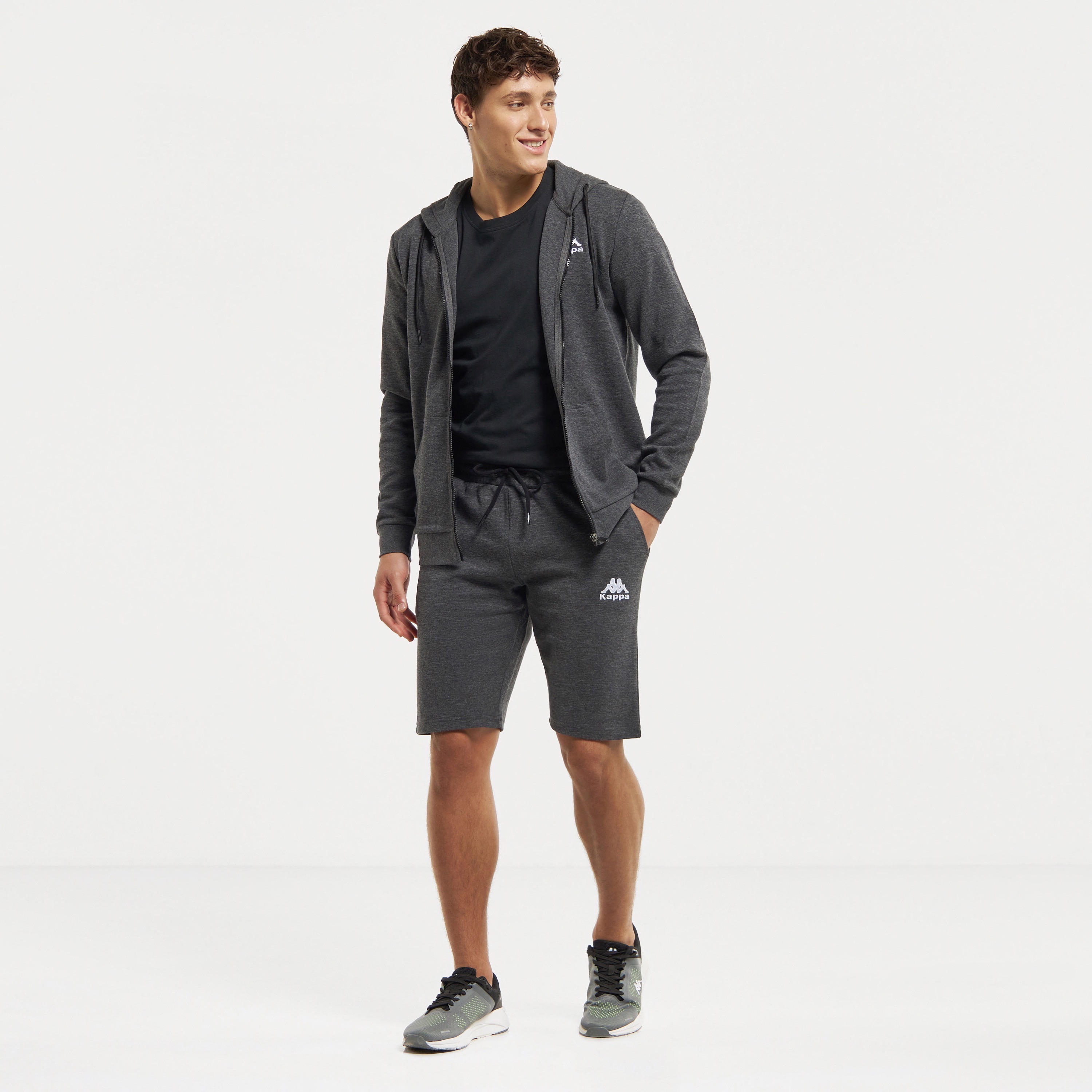 شورت برباط إغلاق وجيوب من كابا-men-clothing-sportswearandactivewear-bottoms-image-2