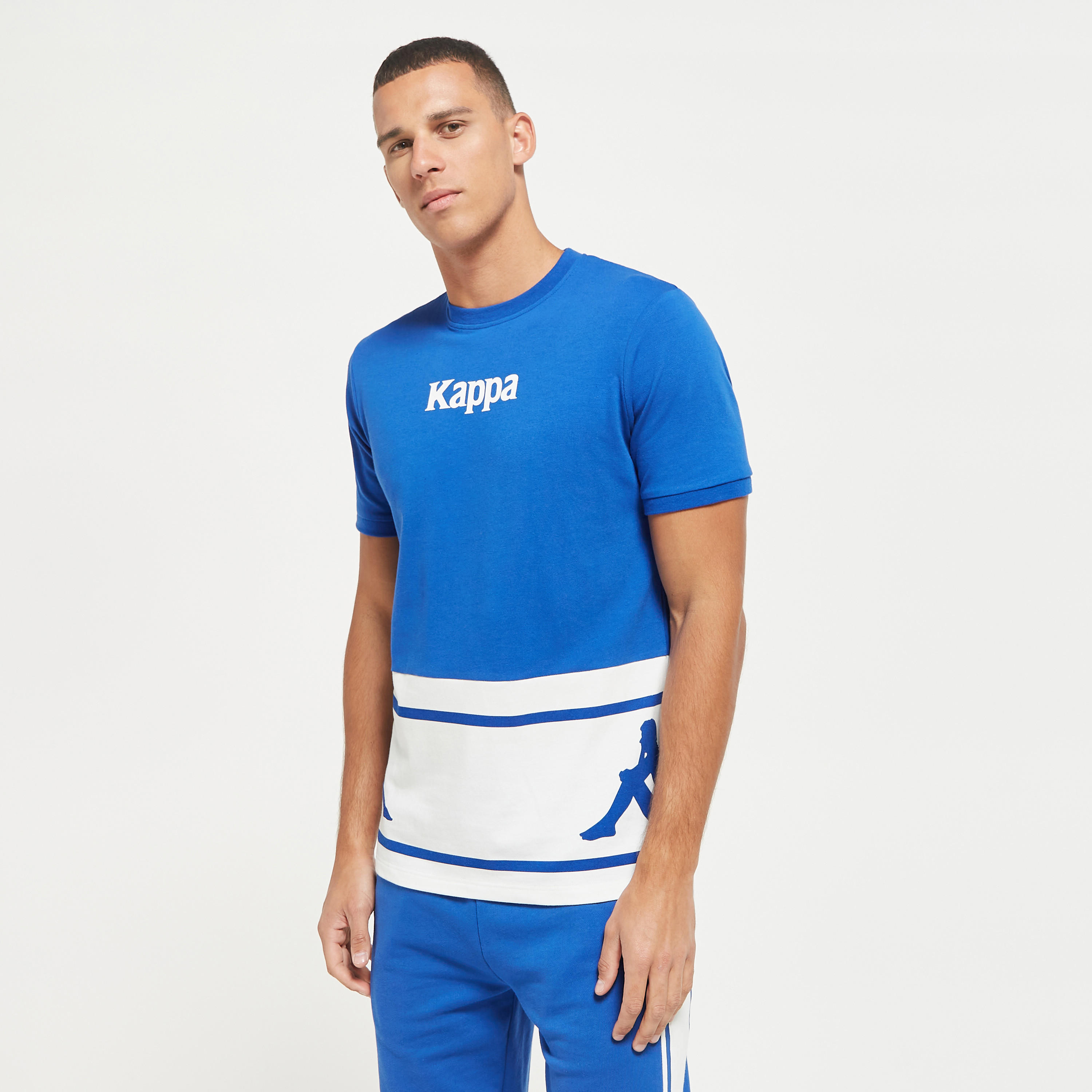 تيشيرت بياقة ضيقة وأكمام قصيرة وطبعات من كابا-men-clothing-sportswearandactivewear-tshirtsandpolos-image-1