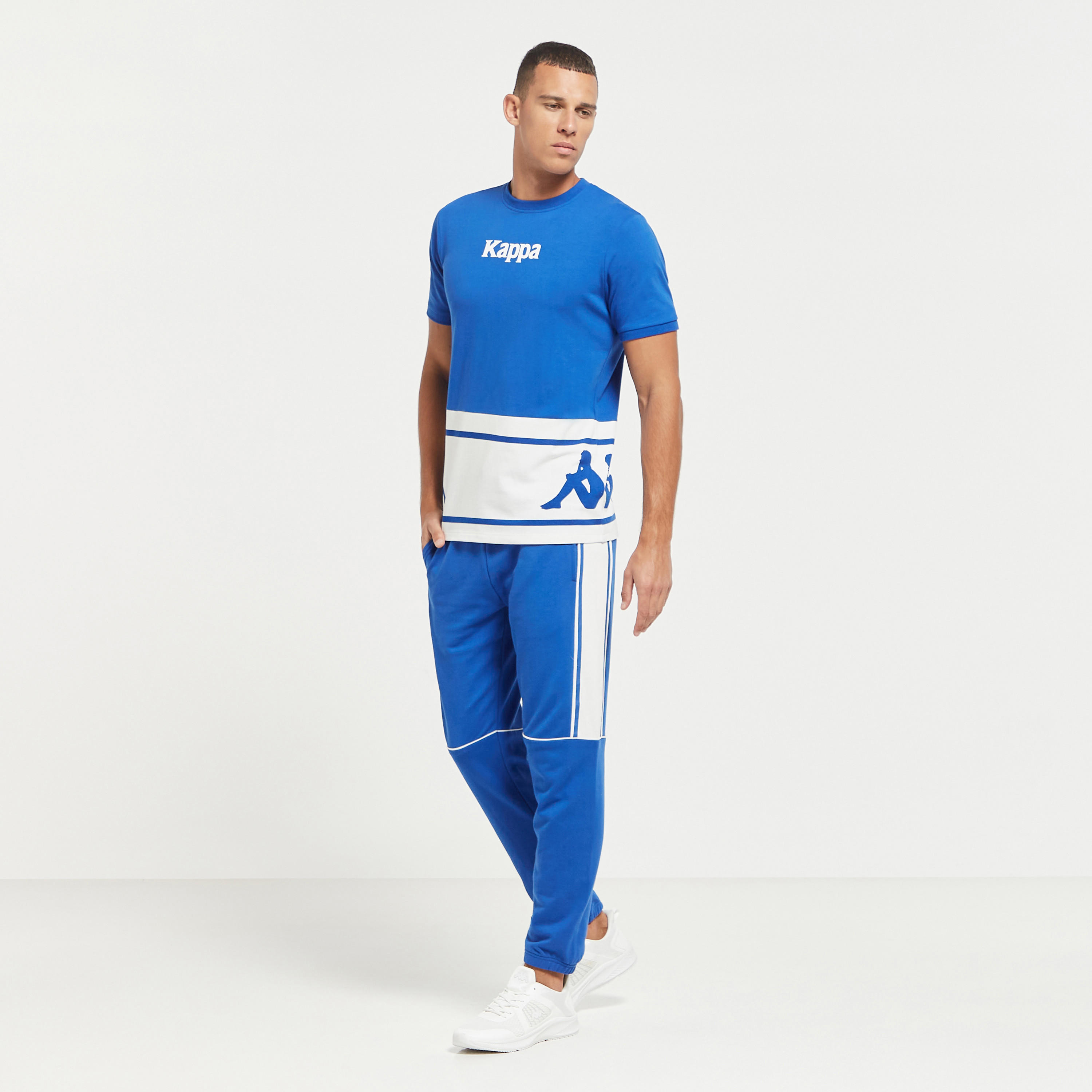 تيشيرت بياقة ضيقة وأكمام قصيرة وطبعات من كابا-men-clothing-sportswearandactivewear-tshirtsandpolos-image-2