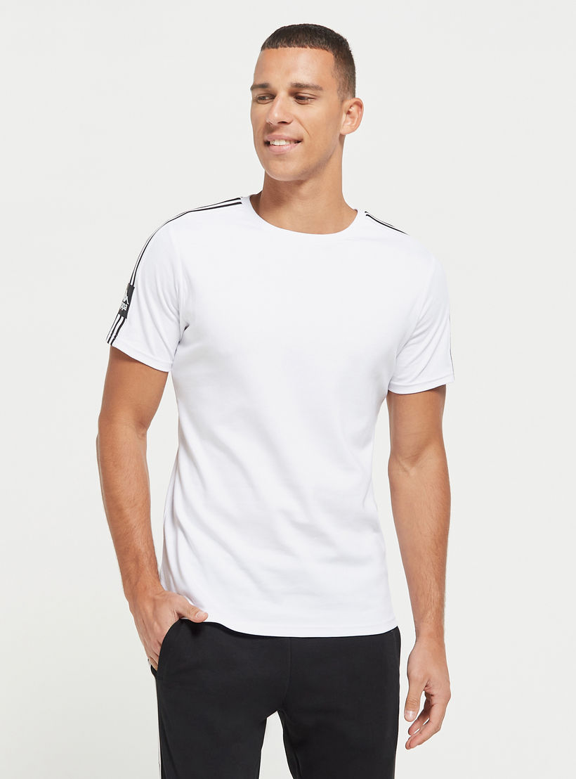 تيشيرت بياقة ضيّقة وأكمام قصيرة من كابا-men-clothing-sportswearandactivewear-tshirtsandpolos-image-1