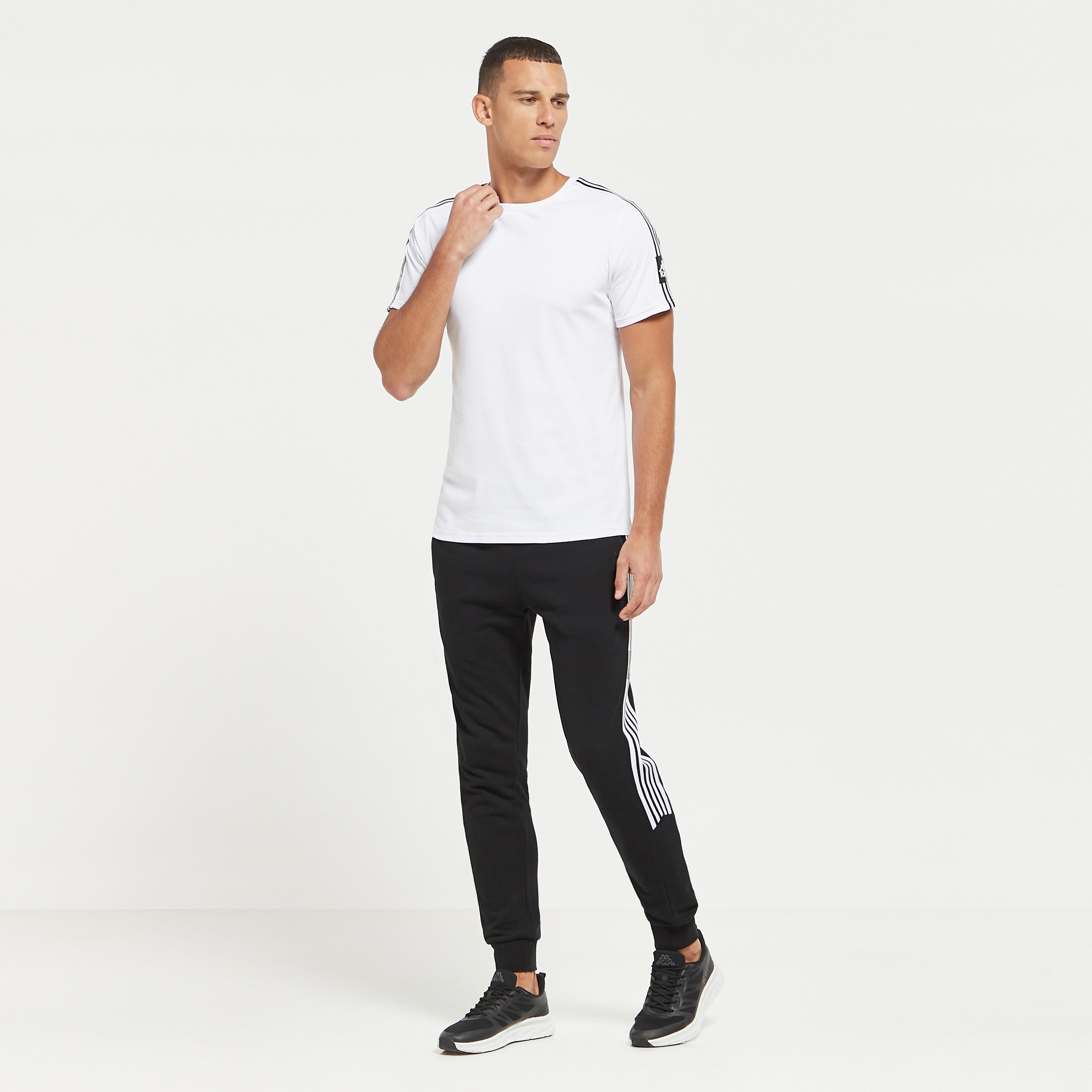 تيشيرت بياقة ضيّقة وأكمام قصيرة من كابا-men-clothing-sportswearandactivewear-tshirtsandpolos-image-2