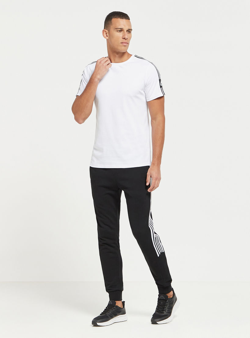 تيشيرت بياقة ضيّقة وأكمام قصيرة من كابا-men-clothing-sportswearandactivewear-tshirtsandpolos-image-2