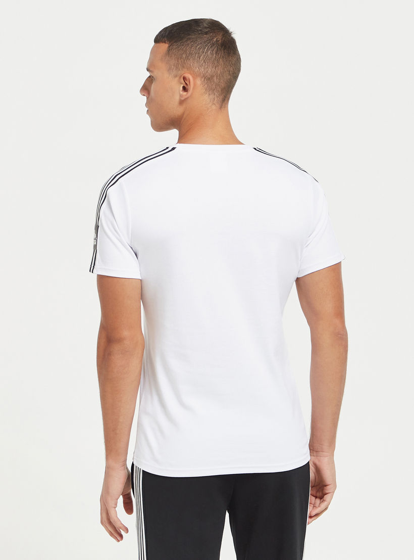 تيشيرت بياقة ضيّقة وأكمام قصيرة من كابا-men-clothing-sportswearandactivewear-tshirtsandpolos-image-3