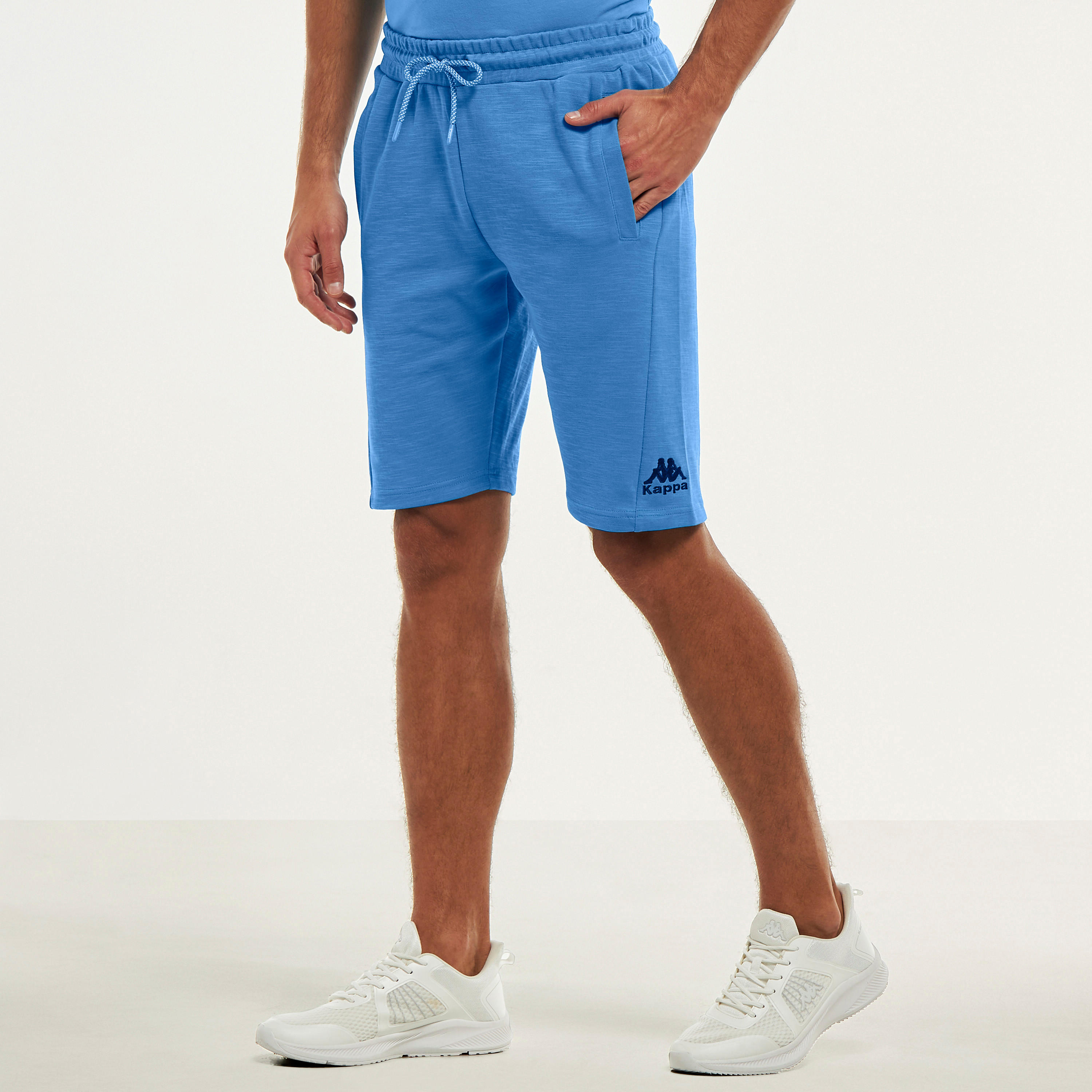 شورت بخصر مطاطي وجيوب وتفاصيل شعار من كابا-men-clothing-bottoms-shorts-image-1