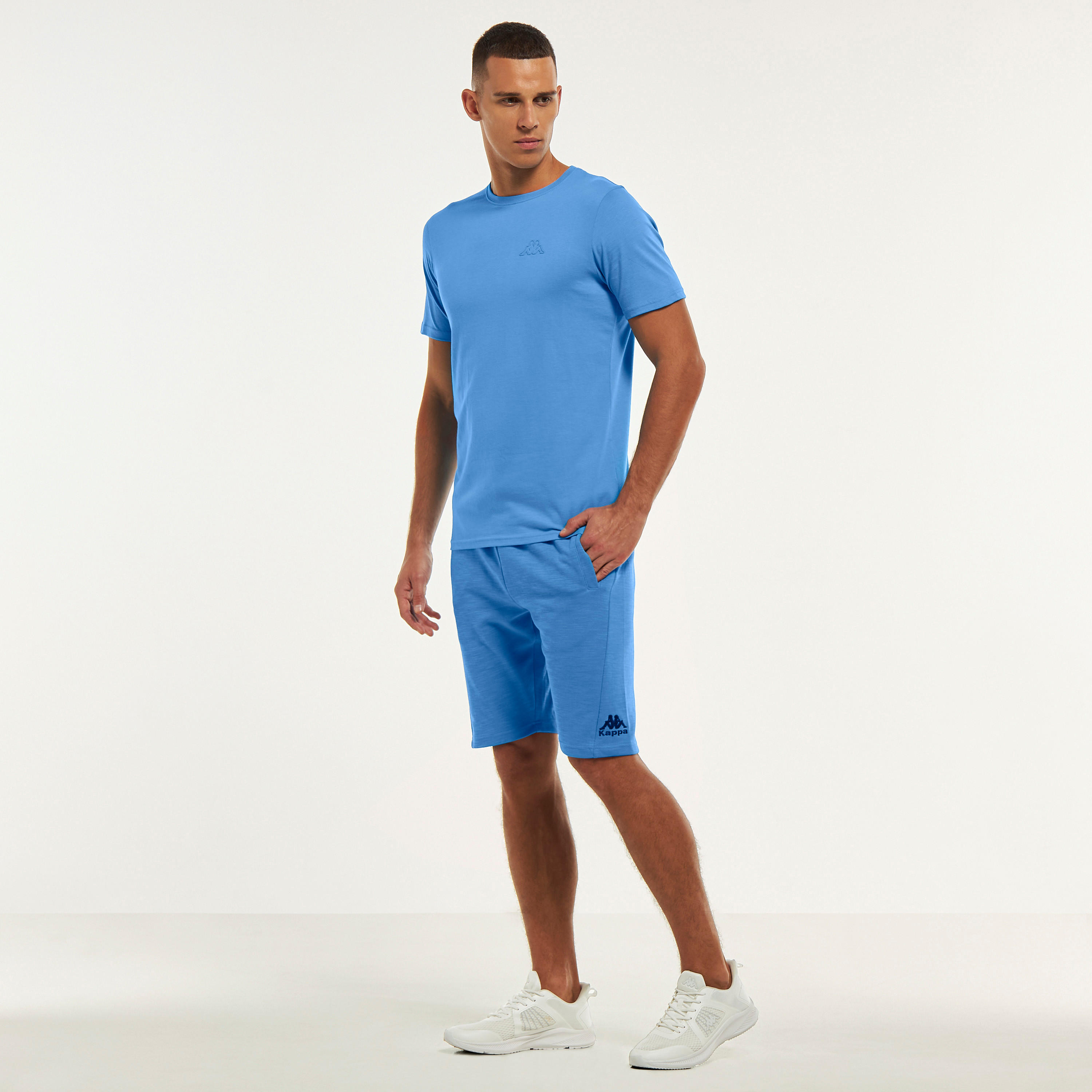 شورت بخصر مطاطي وجيوب وتفاصيل شعار من كابا-men-clothing-bottoms-shorts-image-2