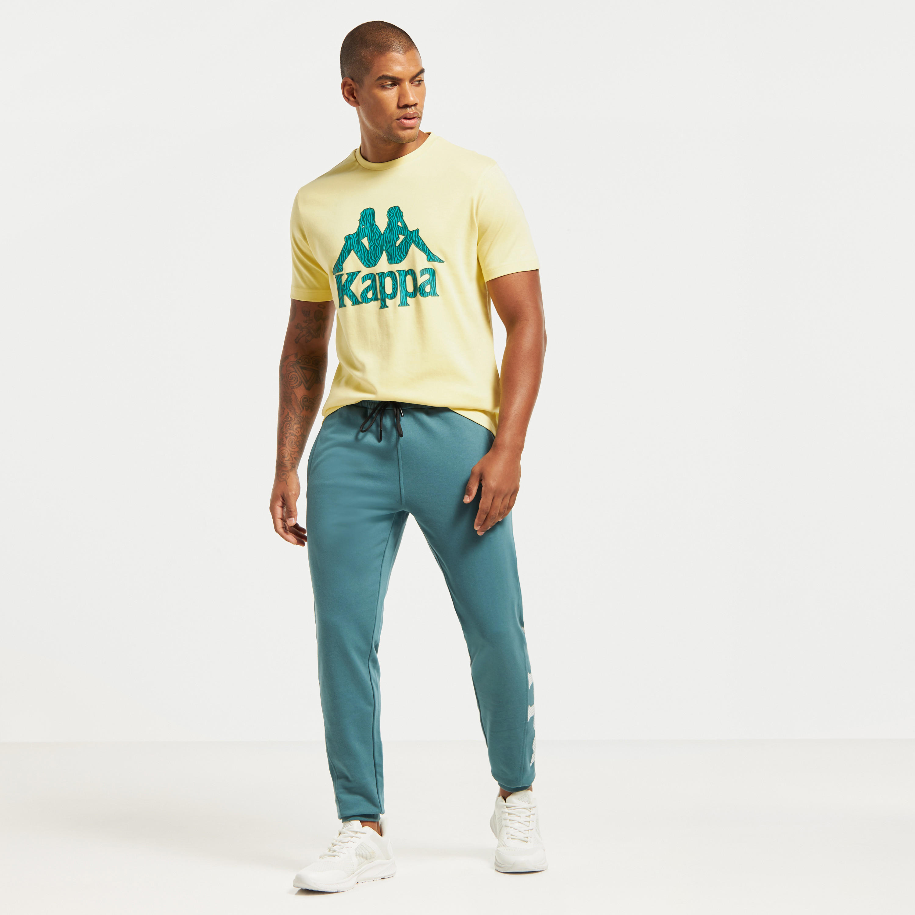 بنطلون رياضي برباط إغلاق وجيوب وطبعات من كابا-men-clothing-sportswearandactivewear-bottoms-image-2