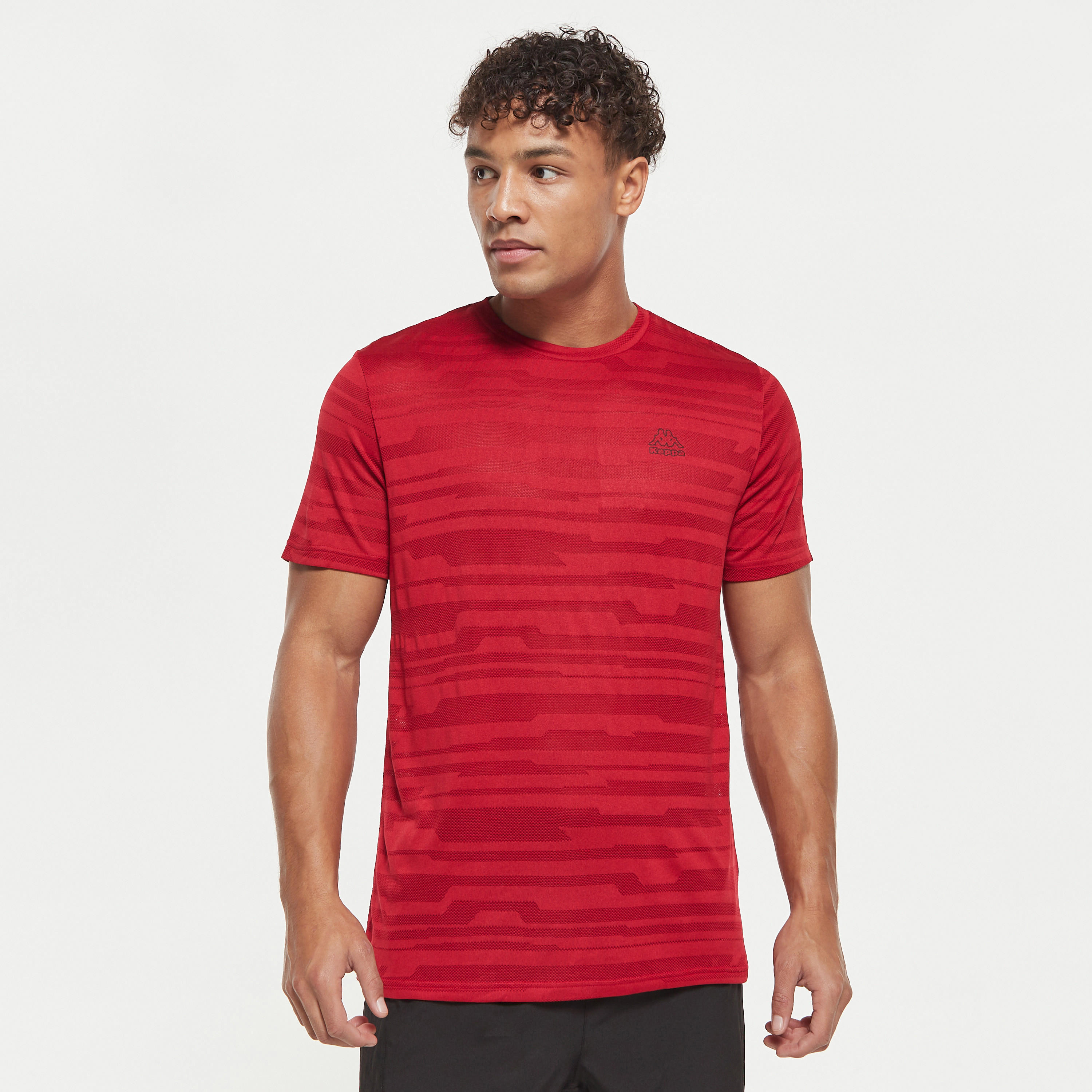 تيشيرت بارز الملمس بياقة ضيقة وأكمام قصيرة من كابا-men-clothing-sportswearandactivewear-tshirtsandpolos-image-4