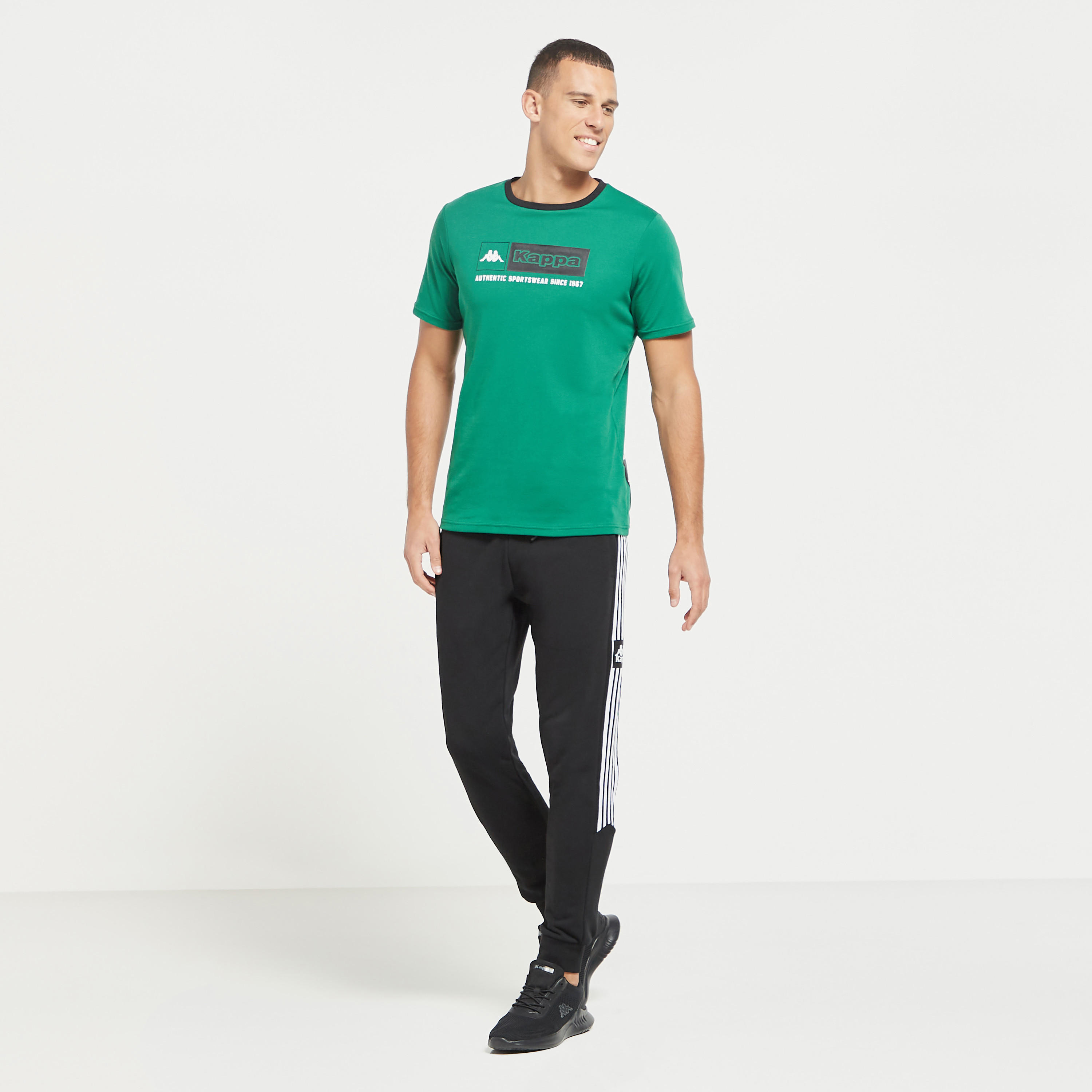 بنطلون رياضي محبوك برباط إغلاق وجيوب وتفاصيل شريطة من كابا-men-clothing-sportswearandactivewear-bottoms-image-2