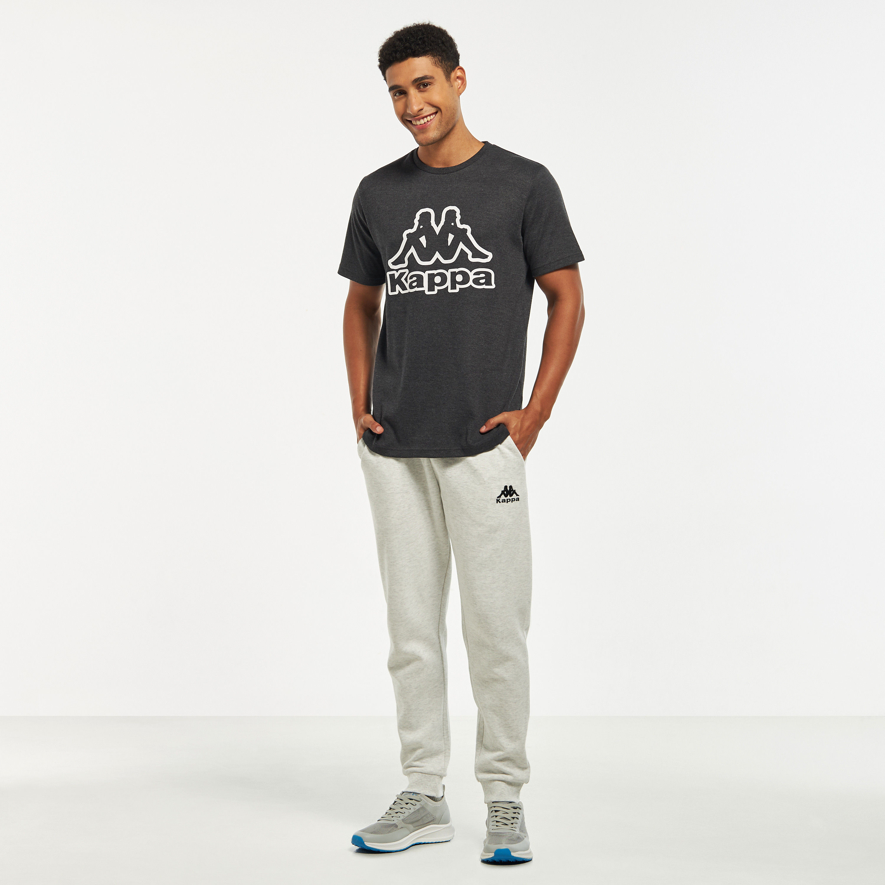تيشيرت بياقة ضيقة وأكمام قصيرة وطبعات من كابا-men-clothing-sportswearandactivewear-tshirtsandpolos-image-2