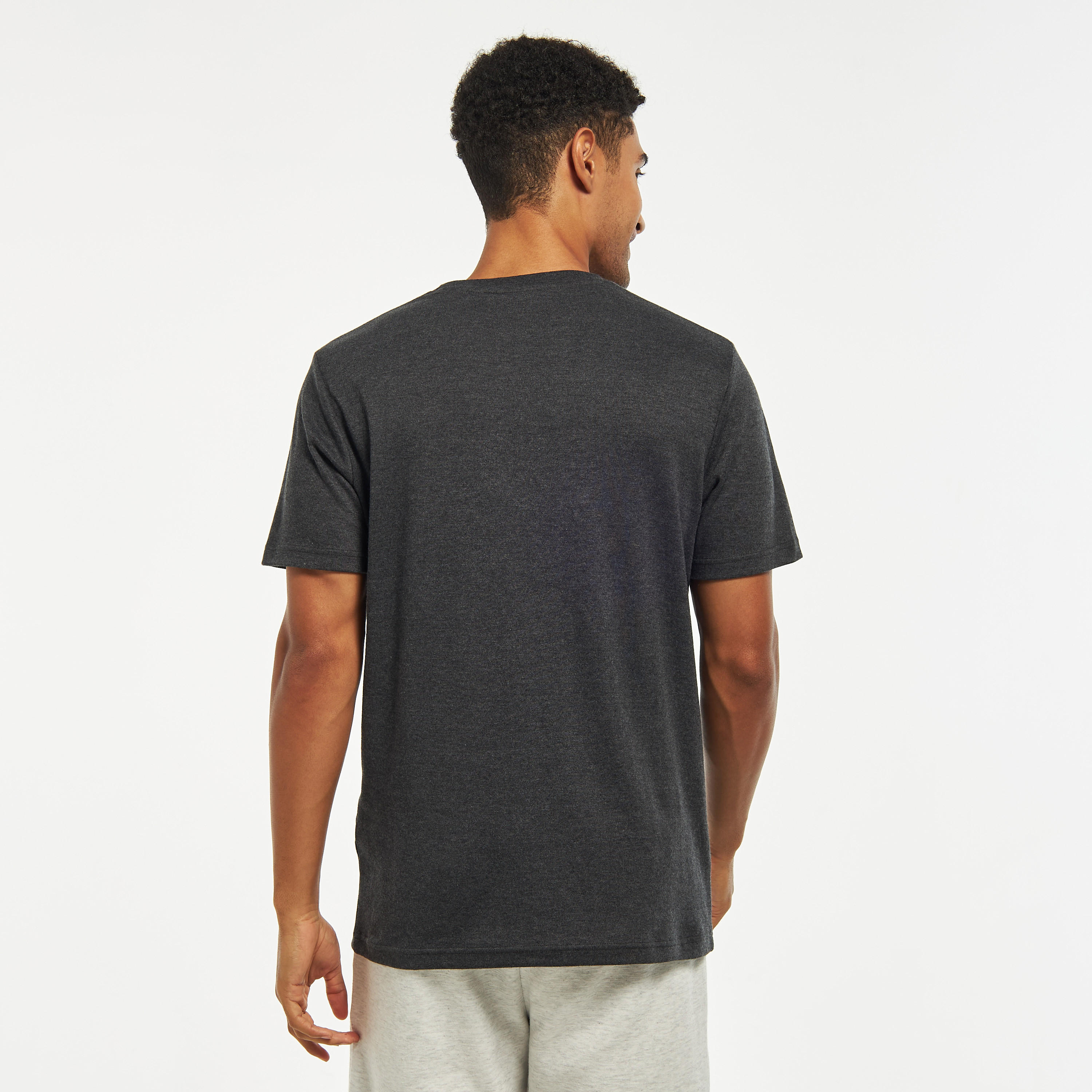 تيشيرت بياقة ضيقة وأكمام قصيرة وطبعات من كابا-men-clothing-sportswearandactivewear-tshirtsandpolos-image-3