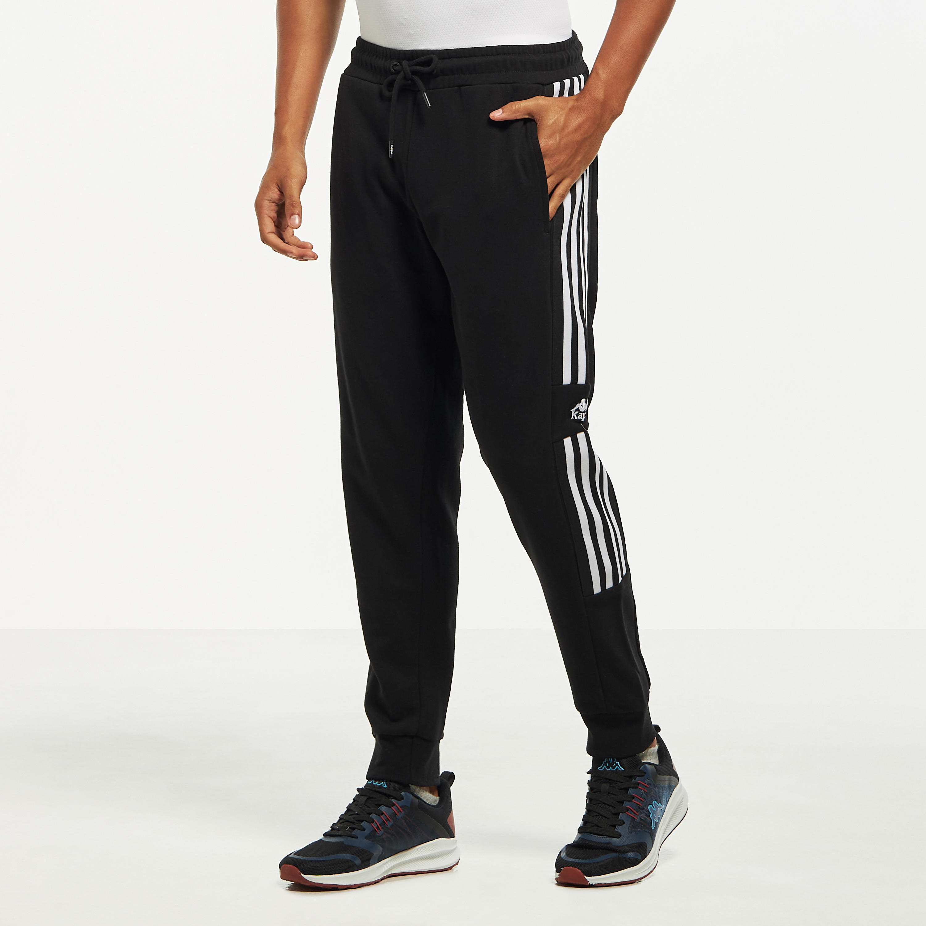 بنطلون رياضي بجيوب من كابا-men-clothing-sportswearandactivewear-bottoms-image-1